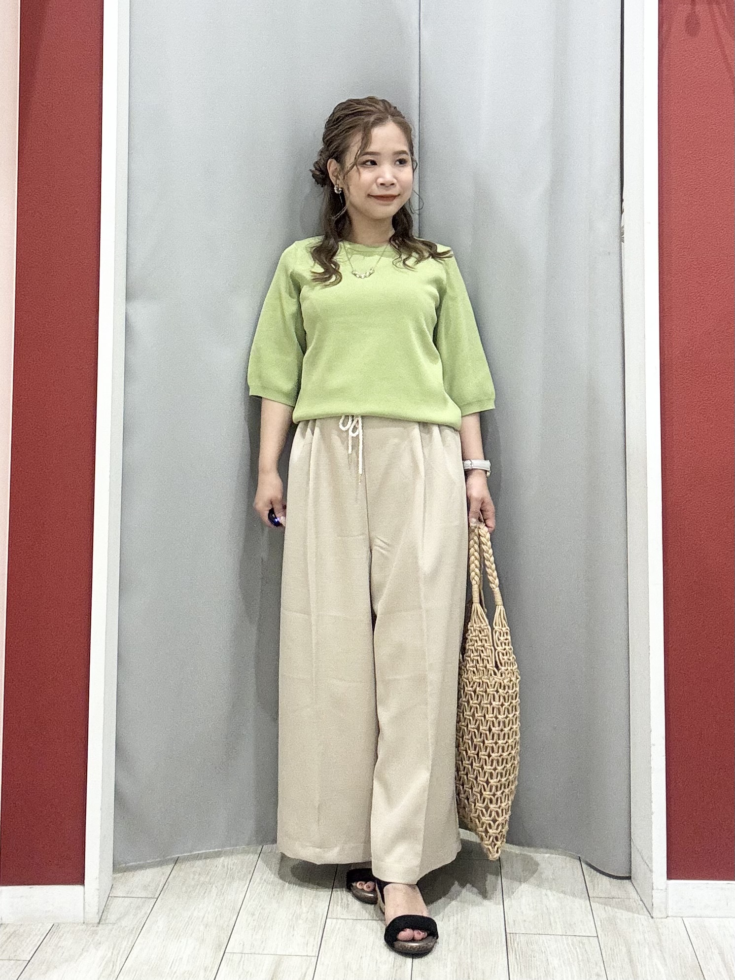 shioさんの「SHOO･LA･RUE｜【洗濯機可/体型カバー】上品ラメがきらめく シアーポンチョ風カーディガン」を使ったコーディネート