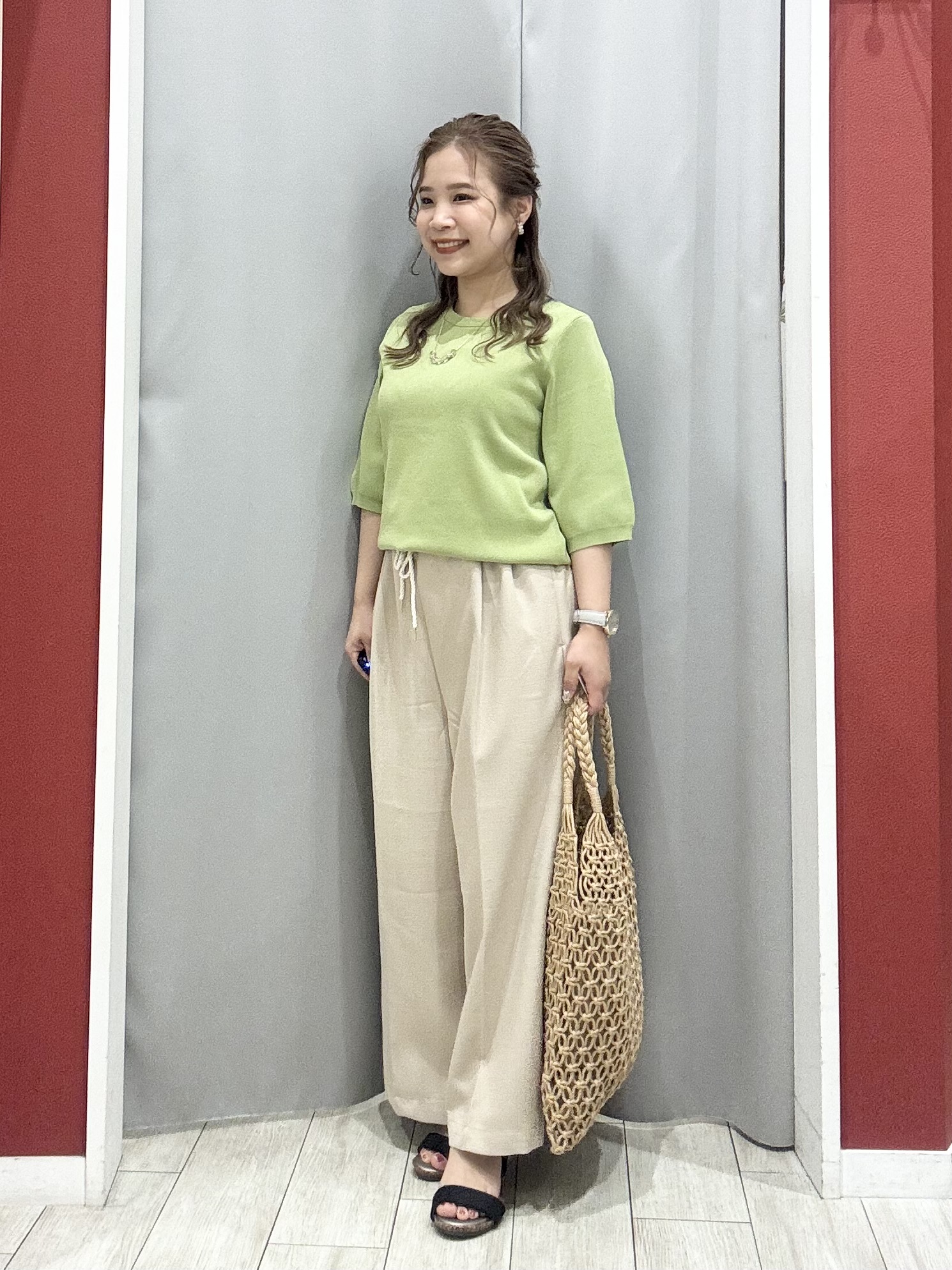 shioさんの「SHOO･LA･RUE｜【洗濯機可/体型カバー】上品ラメがきらめく シアーポンチョ風カーディガン」を使ったコーディネート