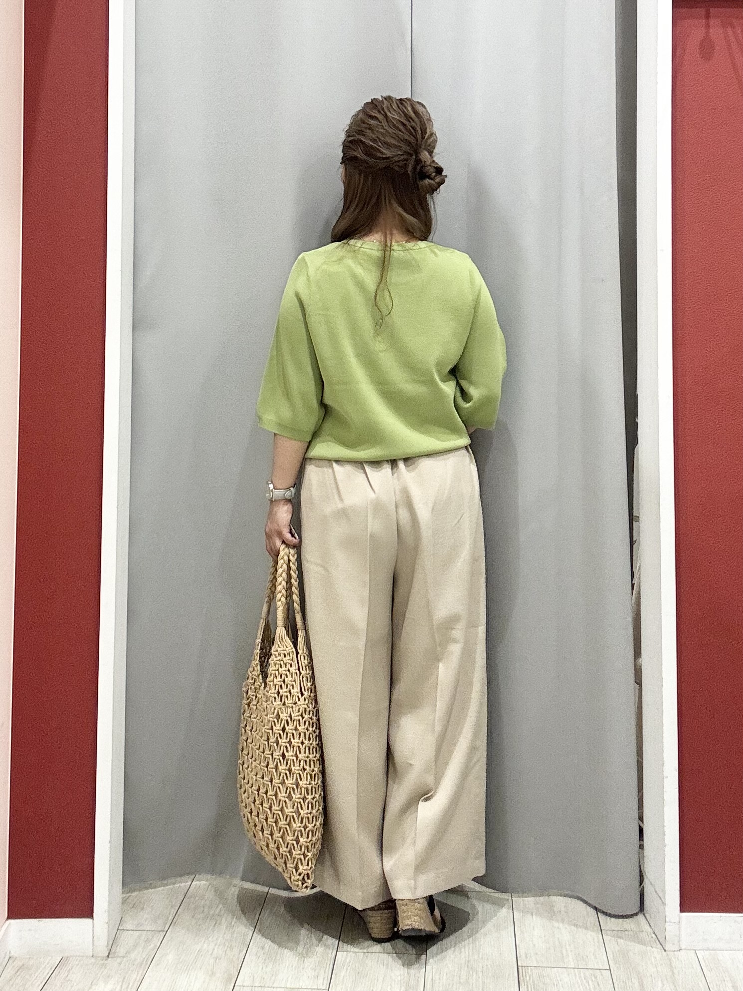 shioさんの「SHOO･LA･RUE｜【洗濯機可/体型カバー】上品ラメがきらめく シアーポンチョ風カーディガン」を使ったコーディネート