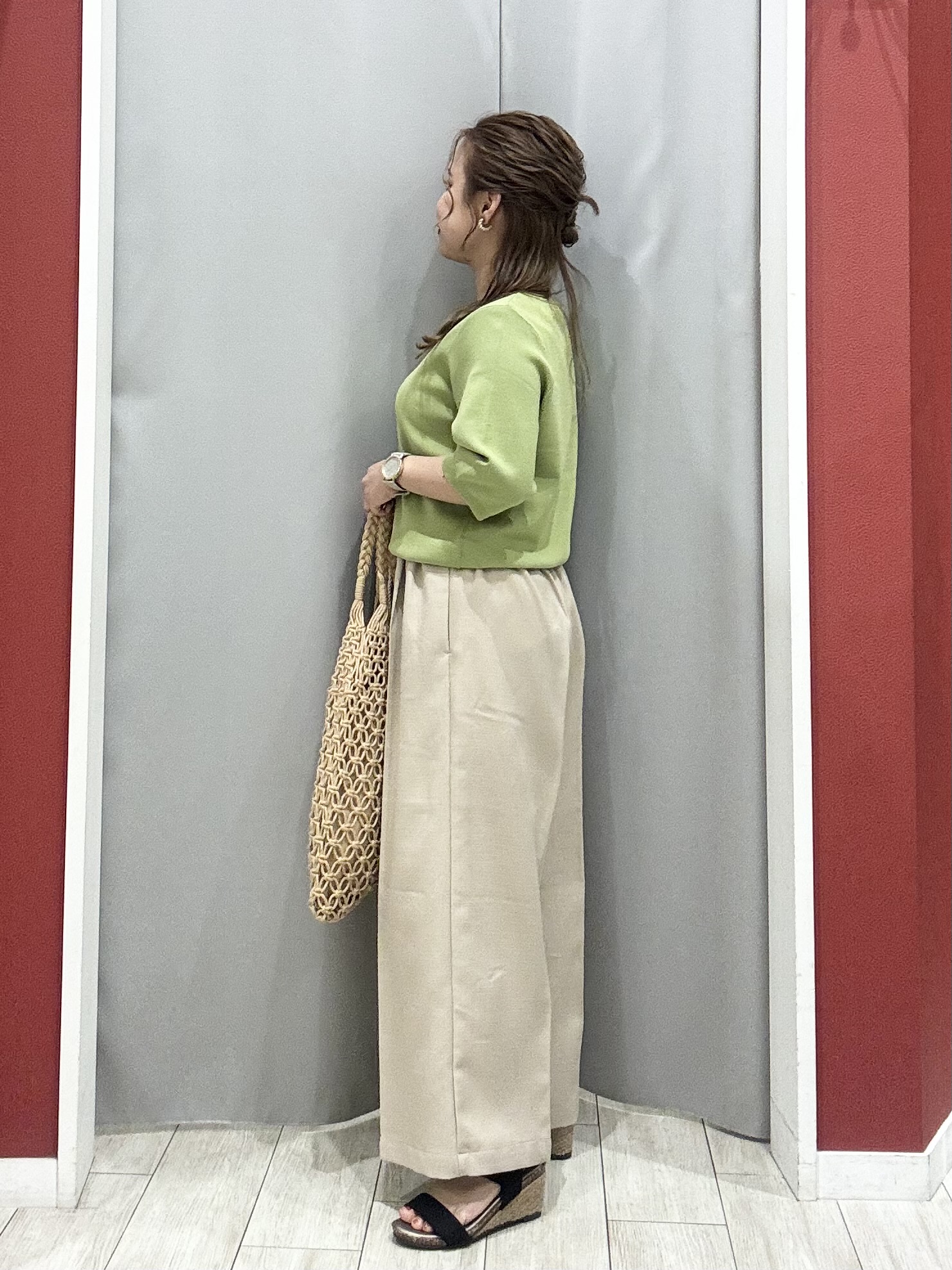 shioさんの「SHOO･LA･RUE｜【洗濯機可/体型カバー】上品ラメがきらめく シアーポンチョ風カーディガン」を使ったコーディネート