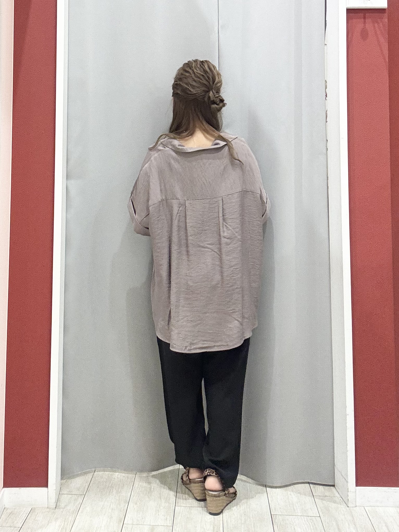 shioさんの「SHOO･LA･RUE｜【S-LL/洗濯機可】インせず着られる 裾タック スキッパーシャツ」を使ったコーディネート