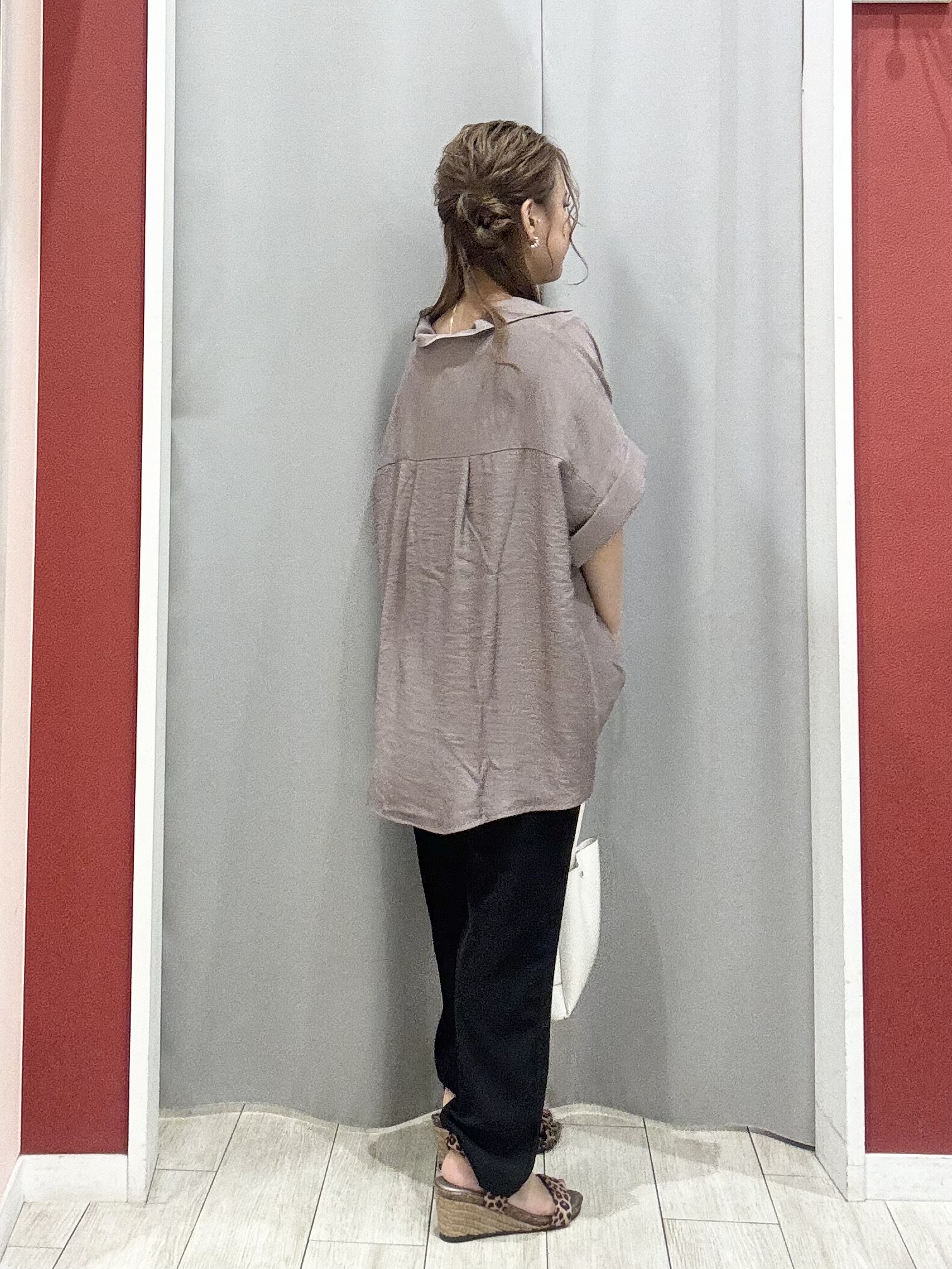 shioさんの「SHOO･LA･RUE｜【S-LL/洗濯機可】インせず着られる 裾タック スキッパーシャツ」を使ったコーディネート