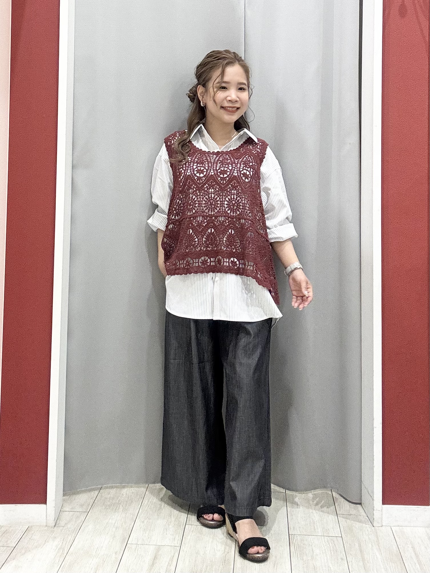 shioさんの「SHOO･LA･RUE｜【UV/吸水速乾/洗濯後しわになりにくい】ラッシュガードにもなる ストライプシャツ」を使ったコーディネート