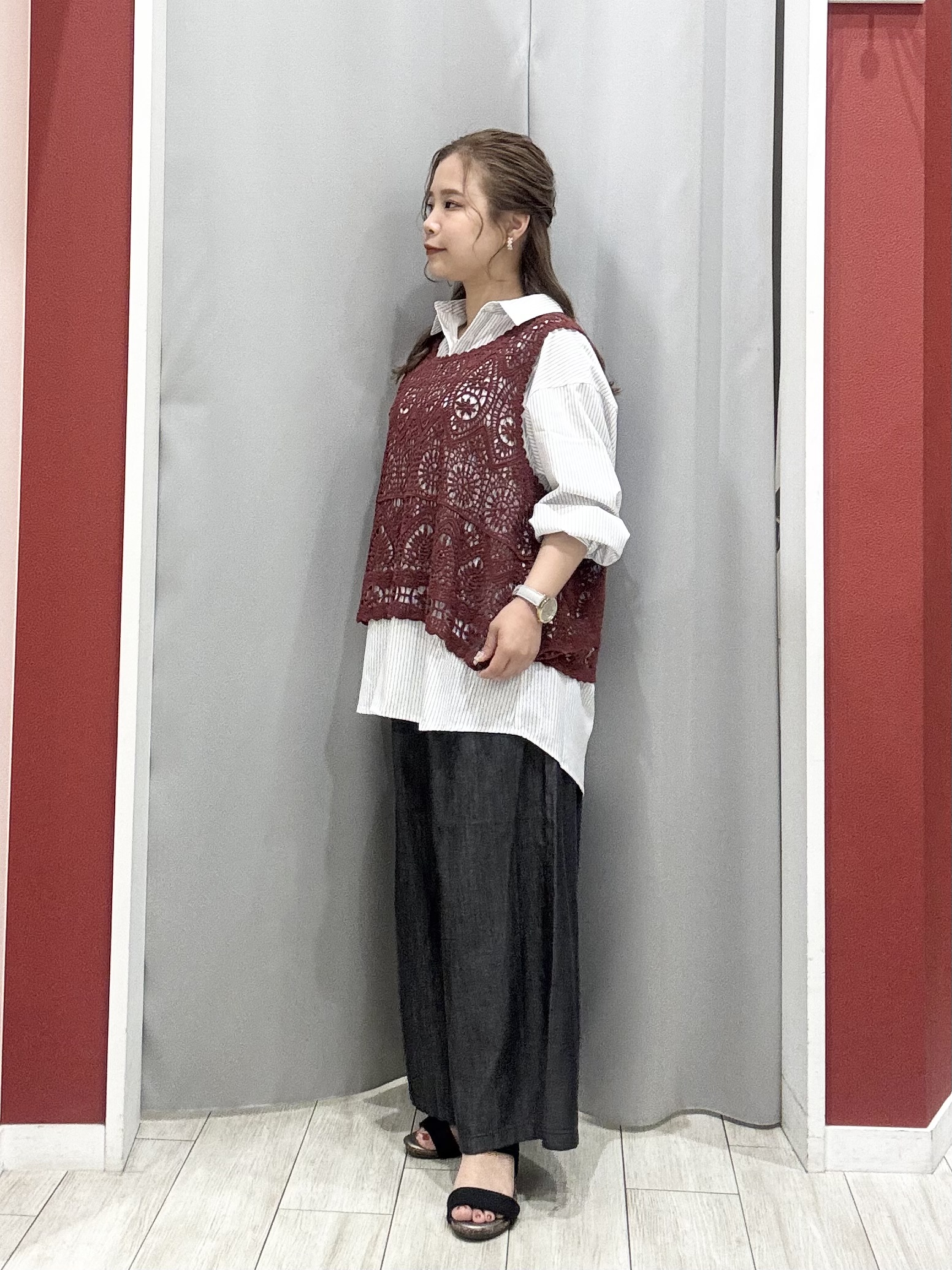 shioさんの「SHOO･LA･RUE｜【UV/吸水速乾/洗濯後しわになりにくい】ラッシュガードにもなる ストライプシャツ」を使ったコーディネート
