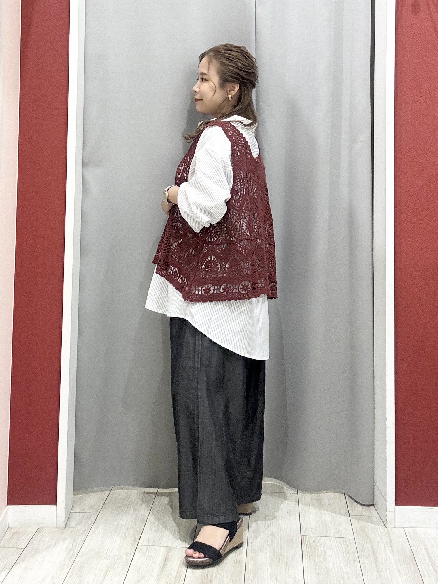 shioさんの「SHOO･LA･RUE｜【UV/吸水速乾/洗濯後しわになりにくい】ラッシュガードにもなる ストライプシャツ」を使ったコーディネート