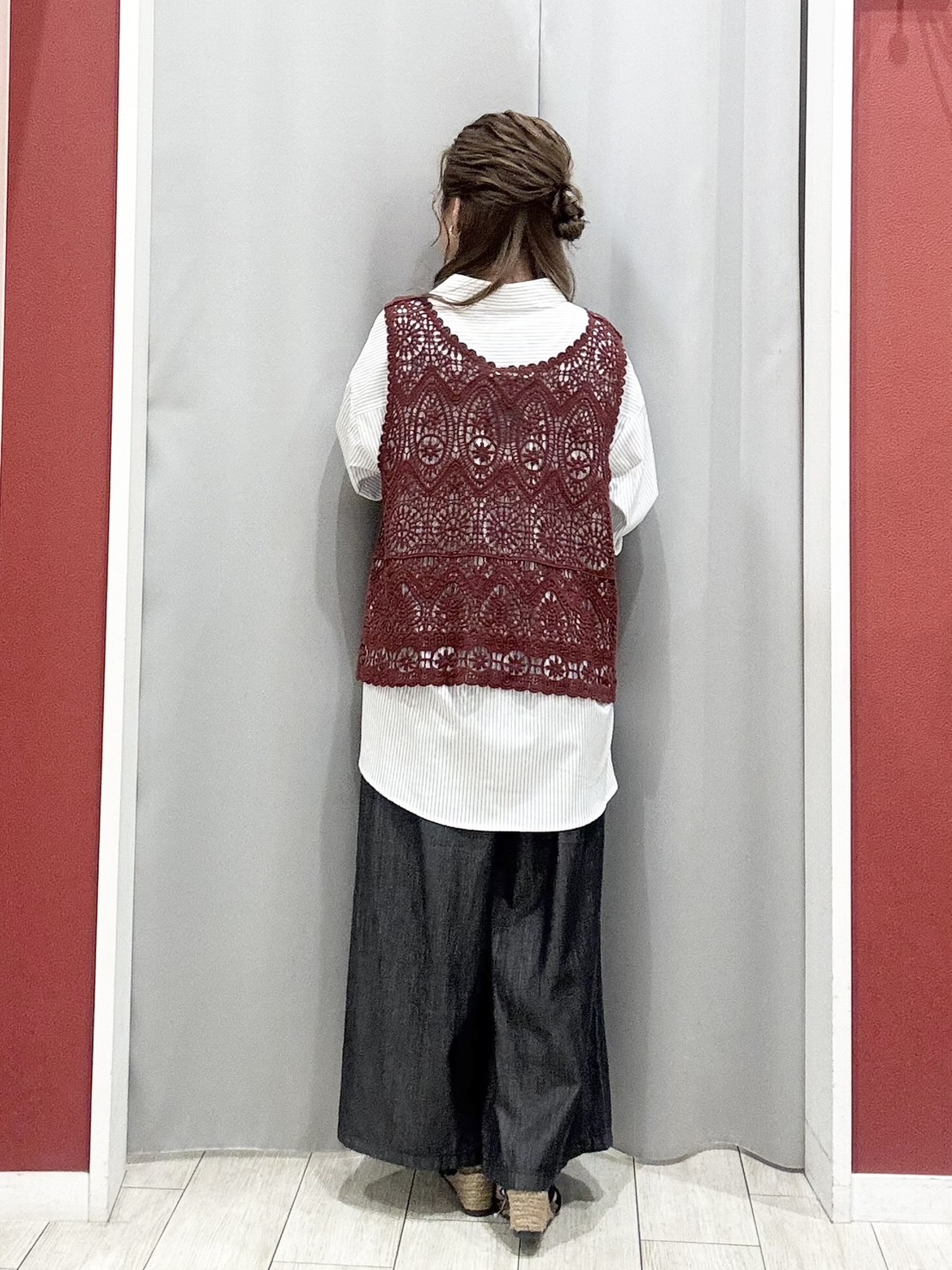 shioさんの「SHOO･LA･RUE｜【UV/吸水速乾/洗濯後しわになりにくい】ラッシュガードにもなる ストライプシャツ」を使ったコーディネート