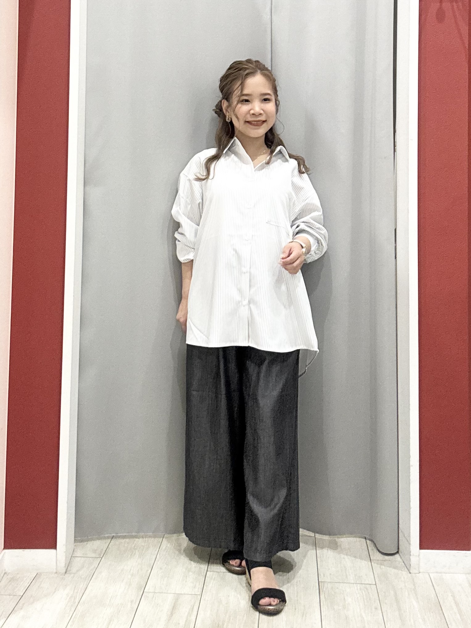 shioさんの「SHOO･LA･RUE｜【UV/吸水速乾/洗濯後しわになりにくい】ラッシュガードにもなる ストライプシャツ」を使ったコーディネート