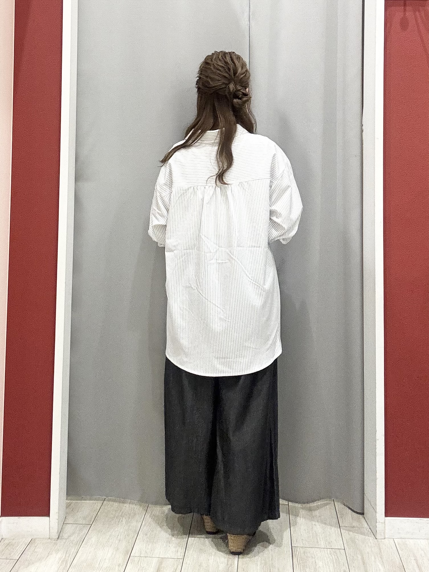 shioさんの「SHOO･LA･RUE｜【UV/吸水速乾/洗濯後しわになりにくい】ラッシュガードにもなる ストライプシャツ」を使ったコーディネート