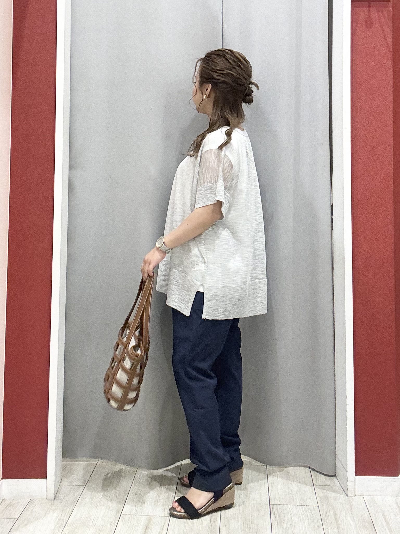 shioさんの「SHOO･LA･RUE｜【2点セット/S-LL/体型カバー】さらりと涼し気 シアーニット+タンクトップ」を使ったコーディネート