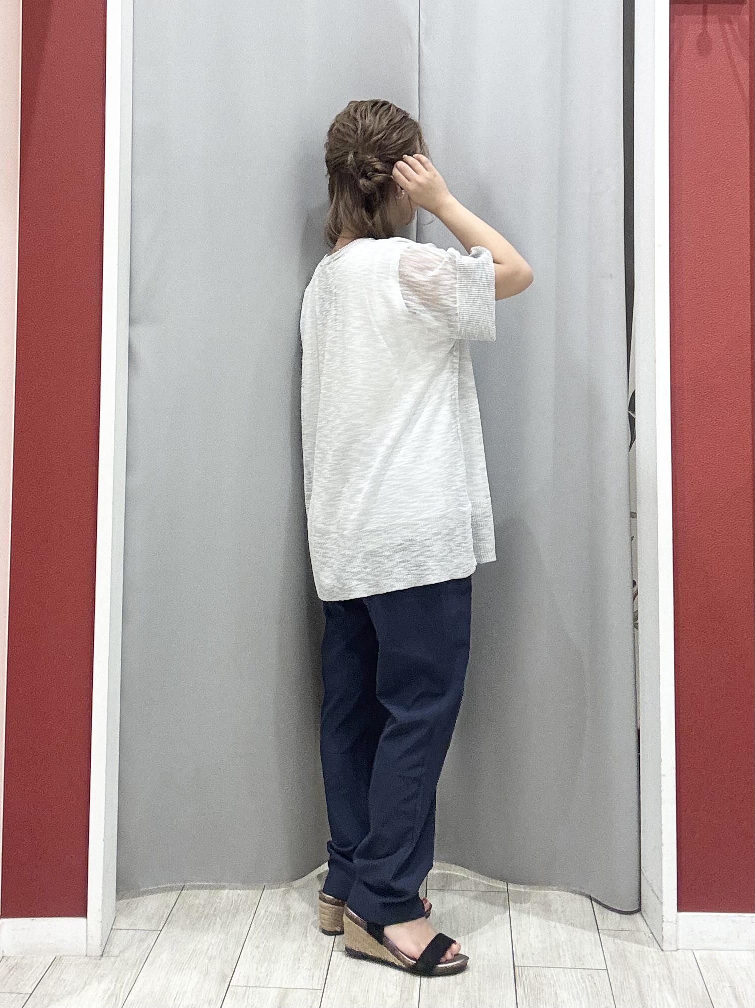 shioさんの「SHOO･LA･RUE｜【2点セット/S-LL/体型カバー】さらりと涼し気 シアーニット+タンクトップ」を使ったコーディネート