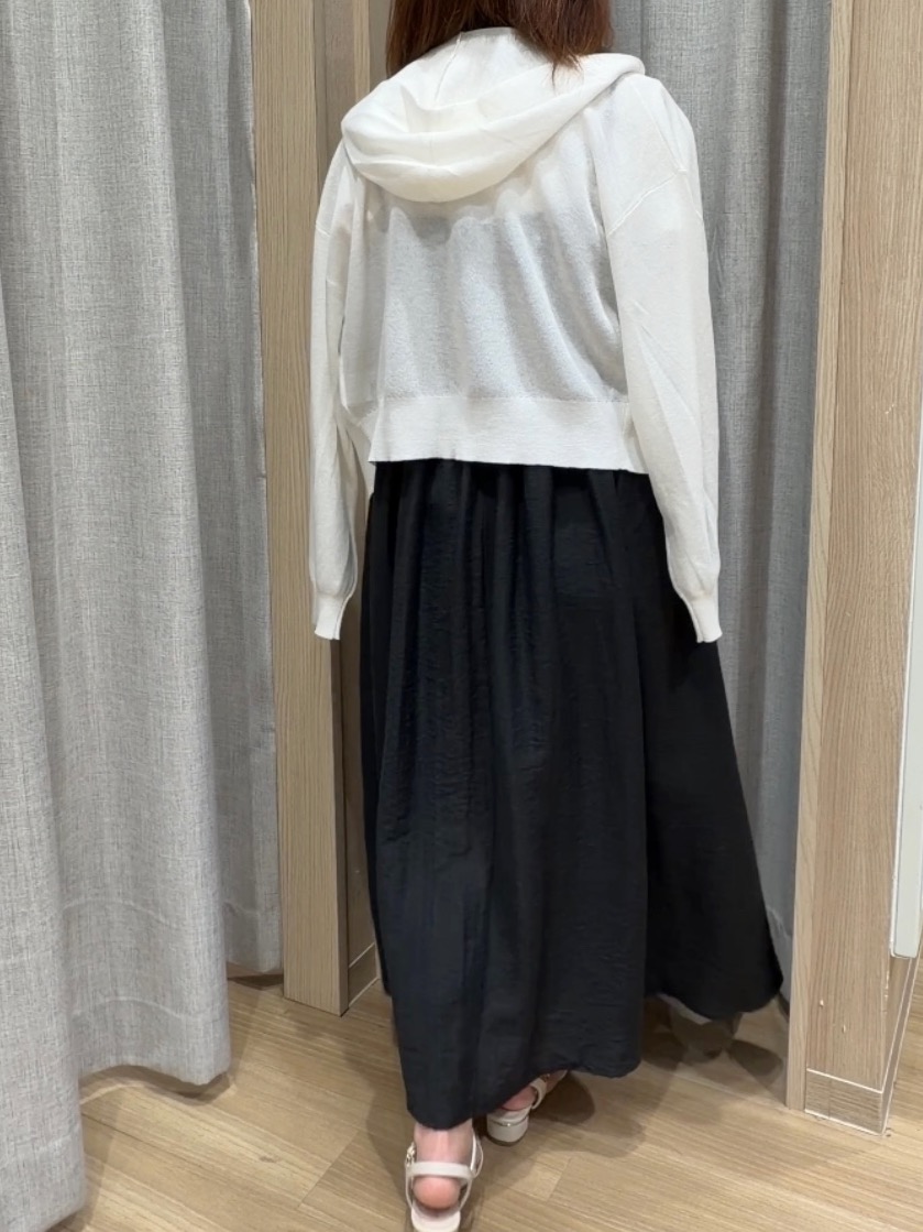 Fumikaさんの「grove｜【洗濯機OK・UVカット】大人の抜け感、シアーニットフードパーカ」を使ったコーディネート