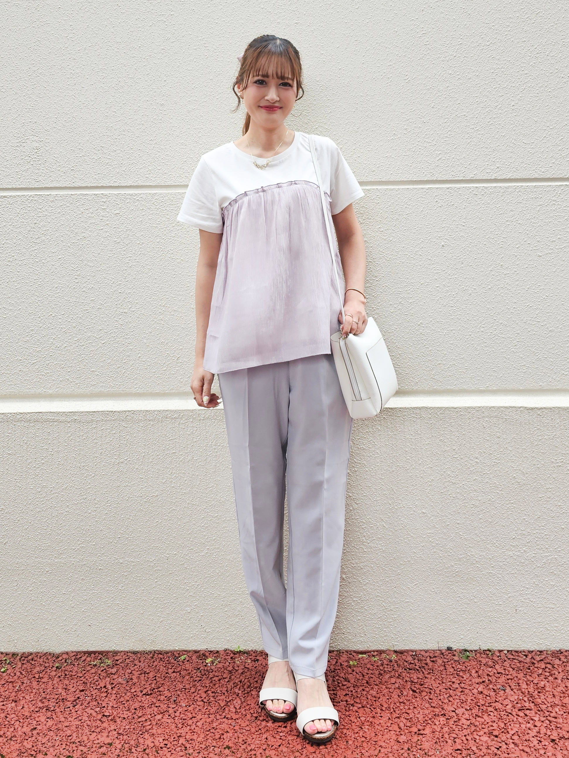 ゆゆさんの「SHOO･LA･RUE｜【体型カバー】1枚でインせず決まる きらきらビスチェ風Tシャツ」を使ったコーディネート