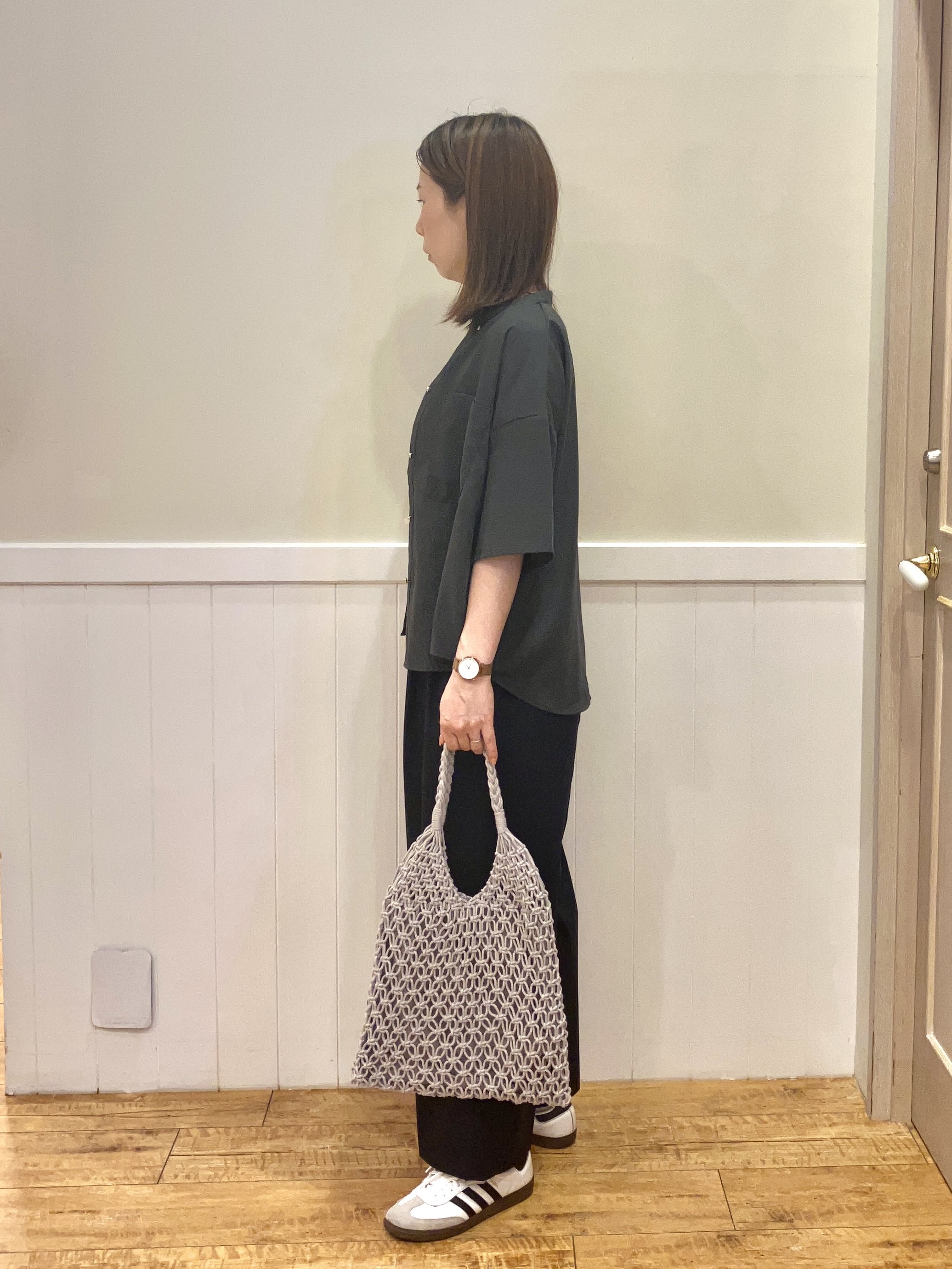 FUJIさんの「SHOO･LA･RUE｜【洗濯機可/S-LL】大人の抜け感 ゆるっと5分袖シャツ」を使ったコーディネート