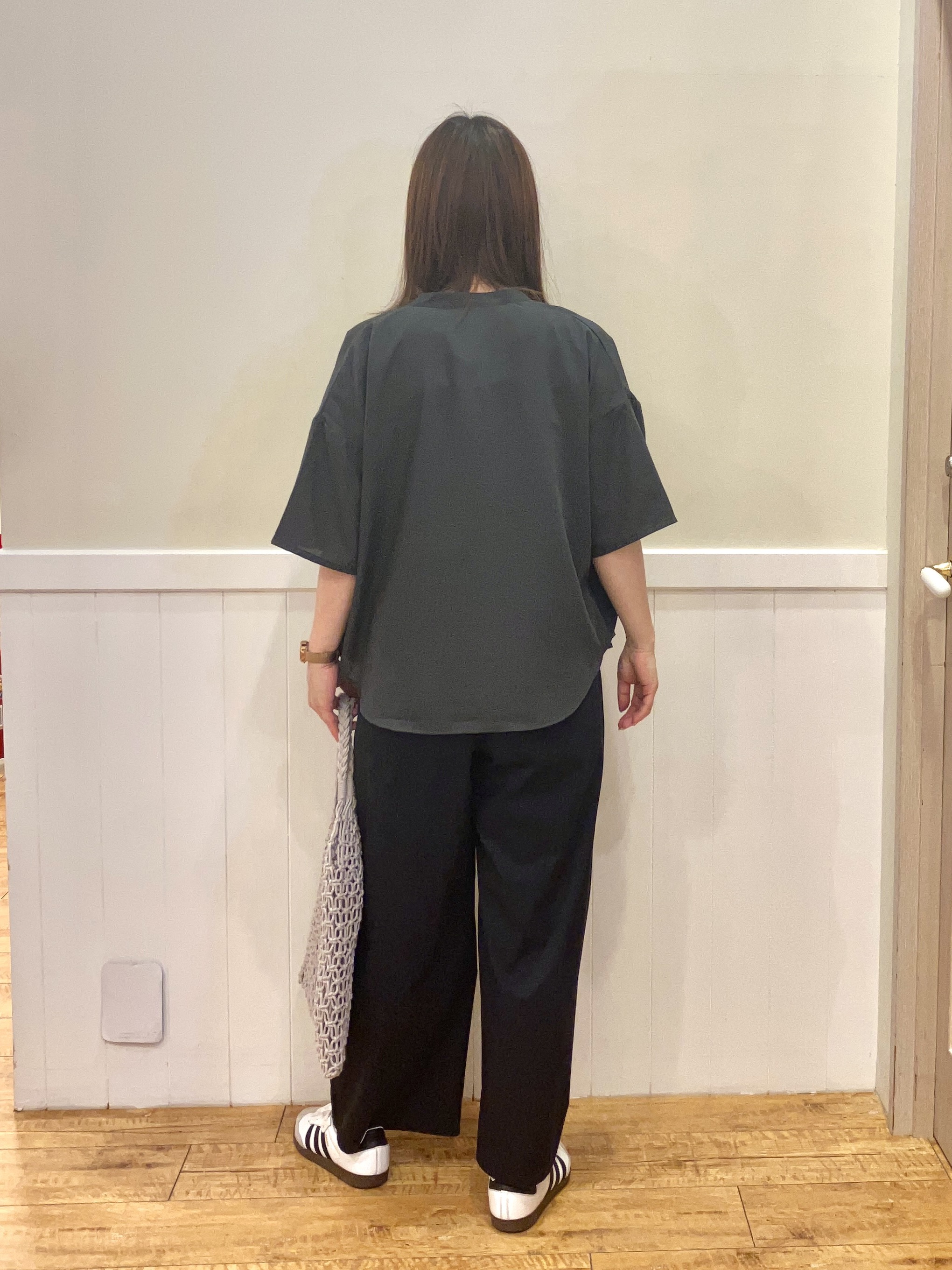 FUJIさんの「SHOO･LA･RUE｜【洗濯機可/S-LL】大人の抜け感 ゆるっと5分袖シャツ」を使ったコーディネート