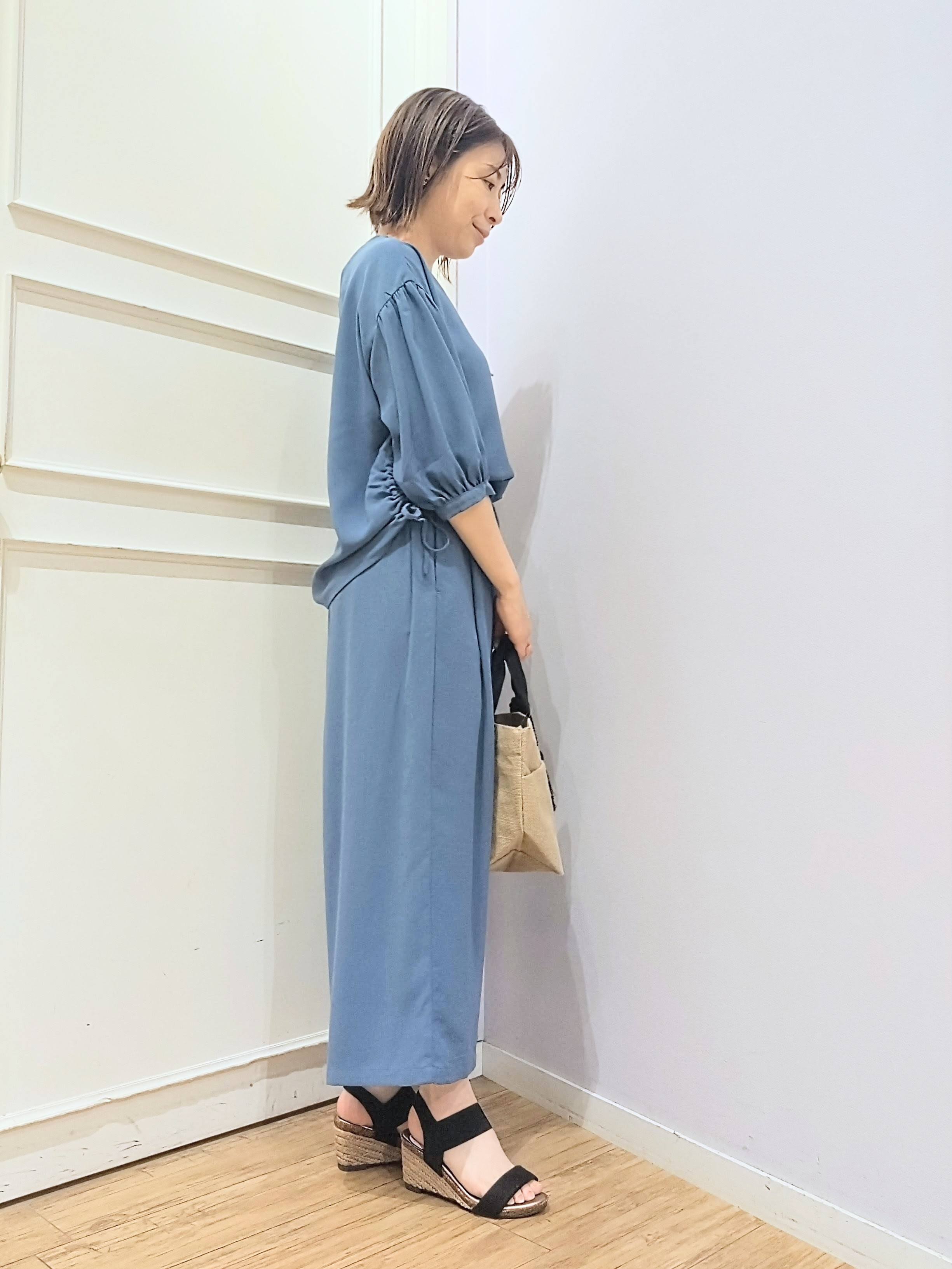 miomioさんの「SHOO･LA･RUE｜【セットアップ可/S-LL/洗濯機可】体型カバーも叶う さらり麻調シャーリングブラウス」を使ったコーディネート