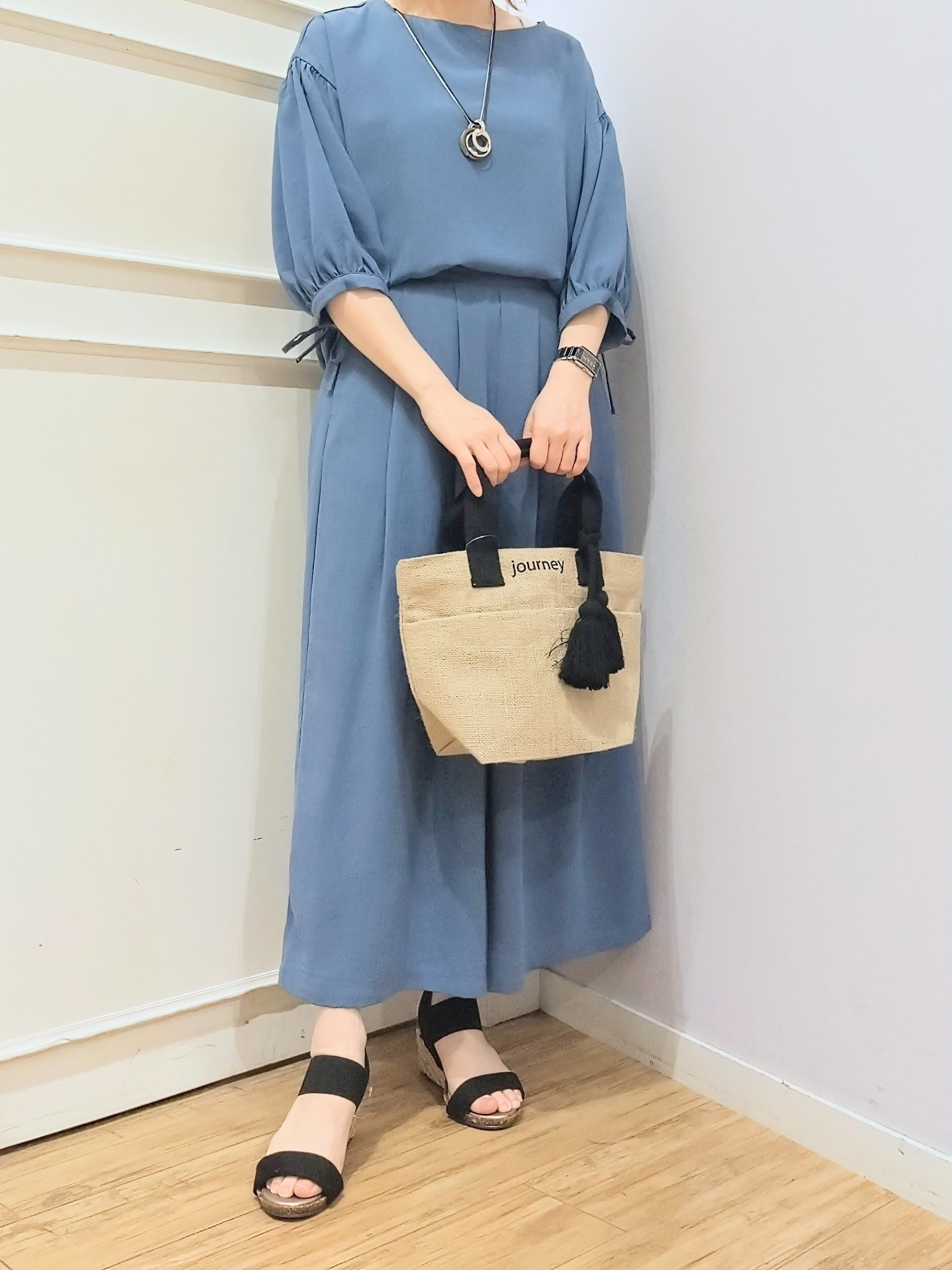 miomioさんの「SHOO･LA･RUE｜【セットアップ可/S-LL/洗濯機可】体型カバーも叶う さらり麻調シャーリングブラウス」を使ったコーディネート