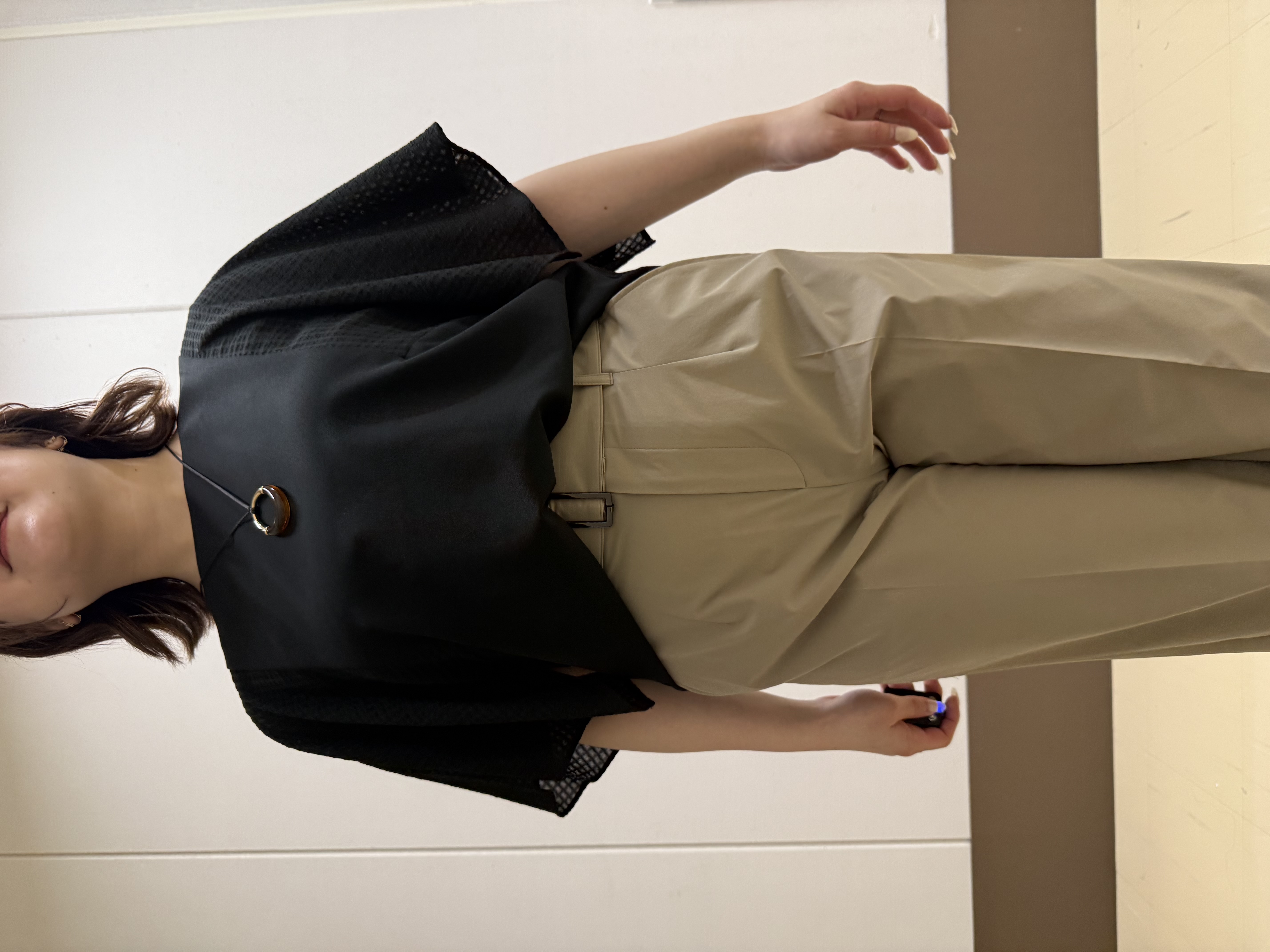Rikoさんの「INDIVI｜【撥水／UVケア／SETUP可能】軽量ベルト付ワイドストレートパンツ」を使ったコーディネート