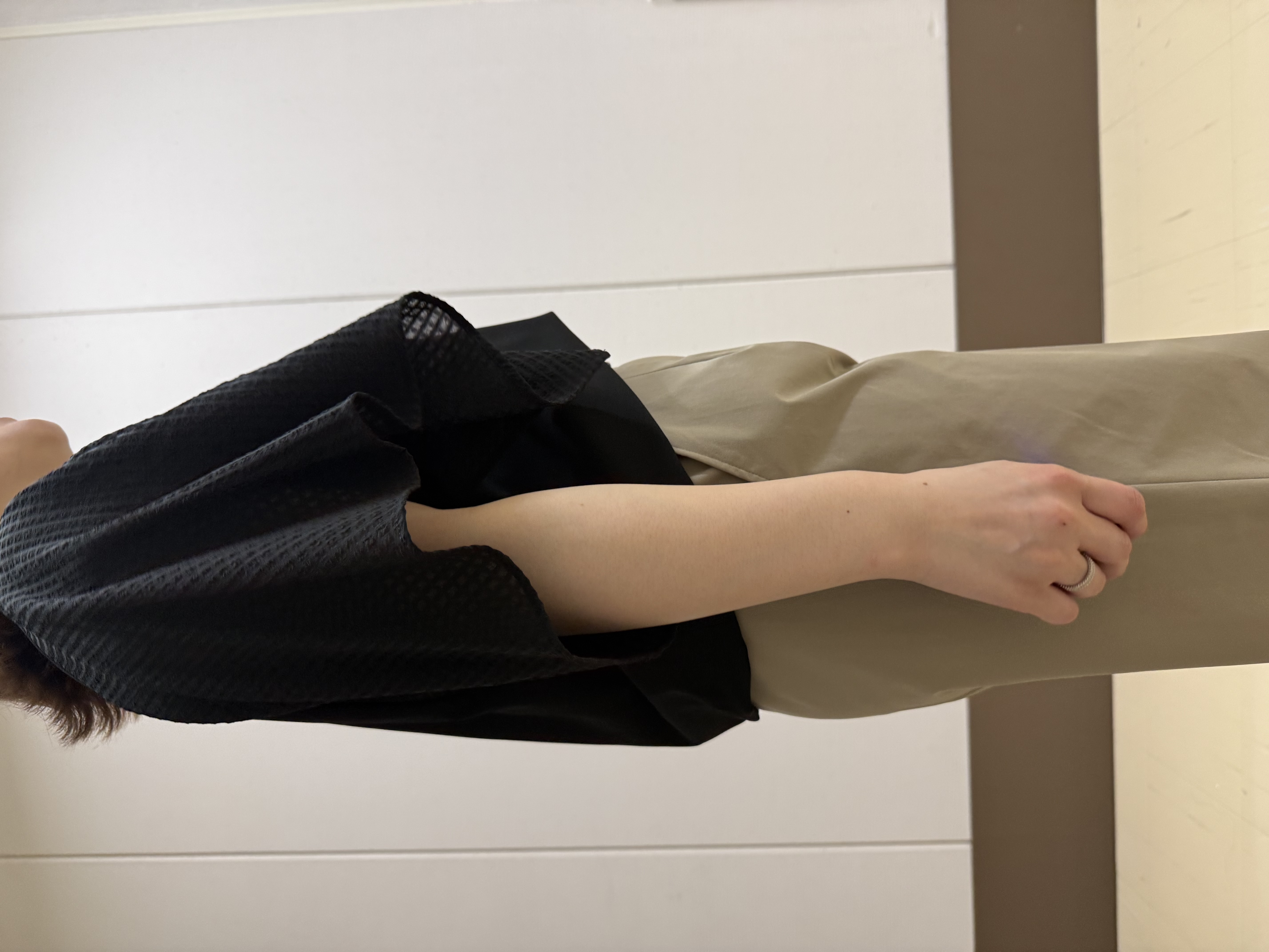 Rikoさんの「INDIVI｜【撥水／UVケア／SETUP可能】軽量ベルト付ワイドストレートパンツ」を使ったコーディネート