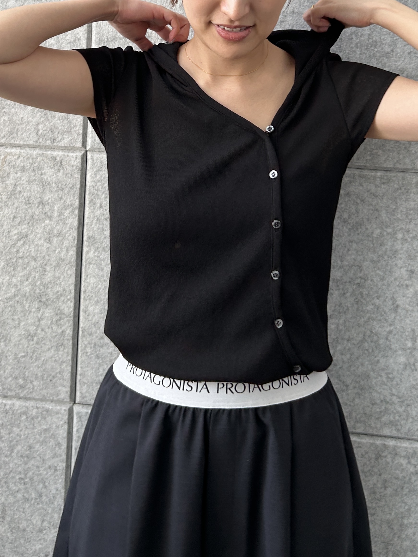 harunaさんの「CODE A｜soft button hood tee」を使ったコーディネート