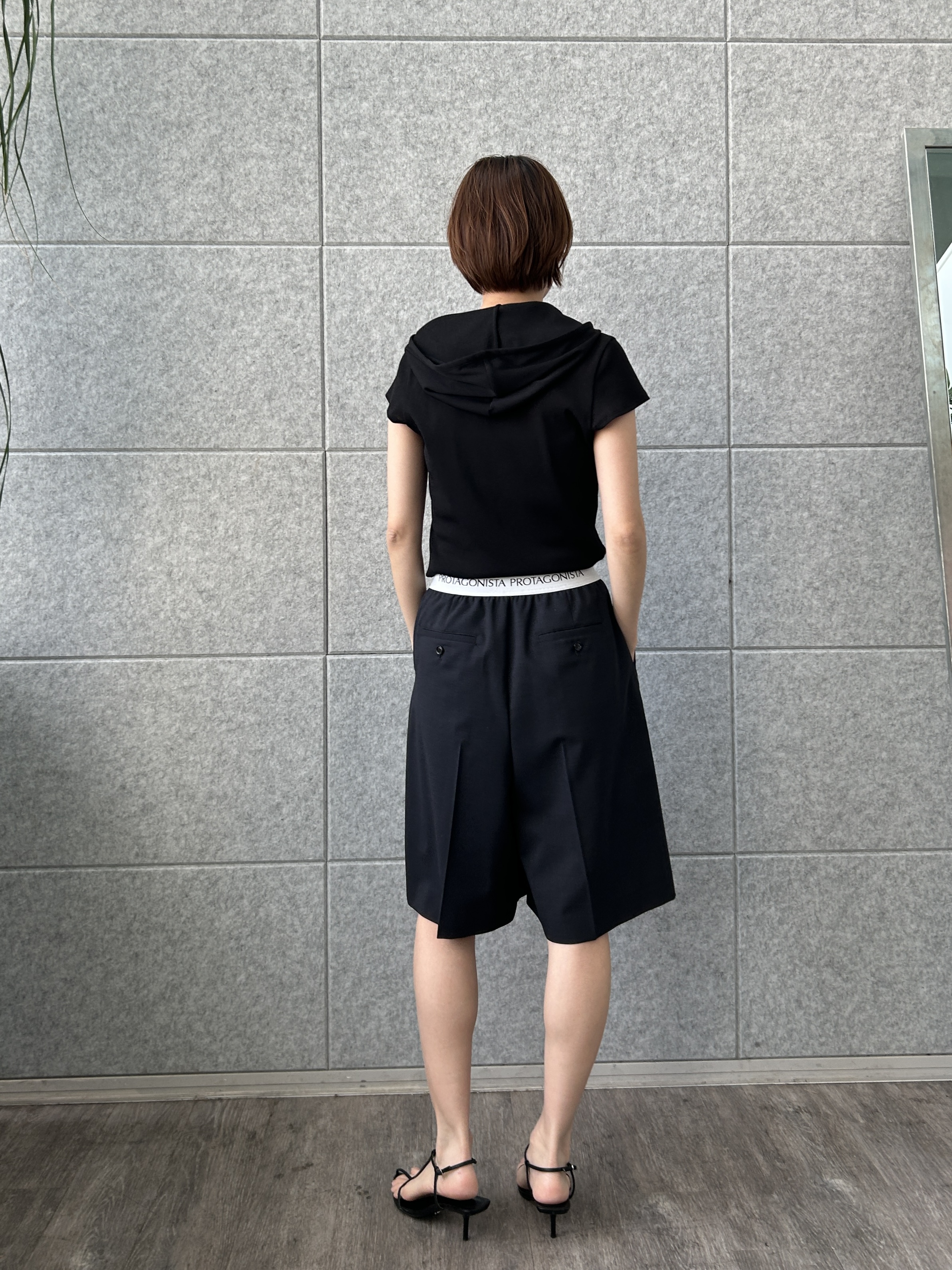 harunaさんの「CODE A｜soft button hood tee」を使ったコーディネート