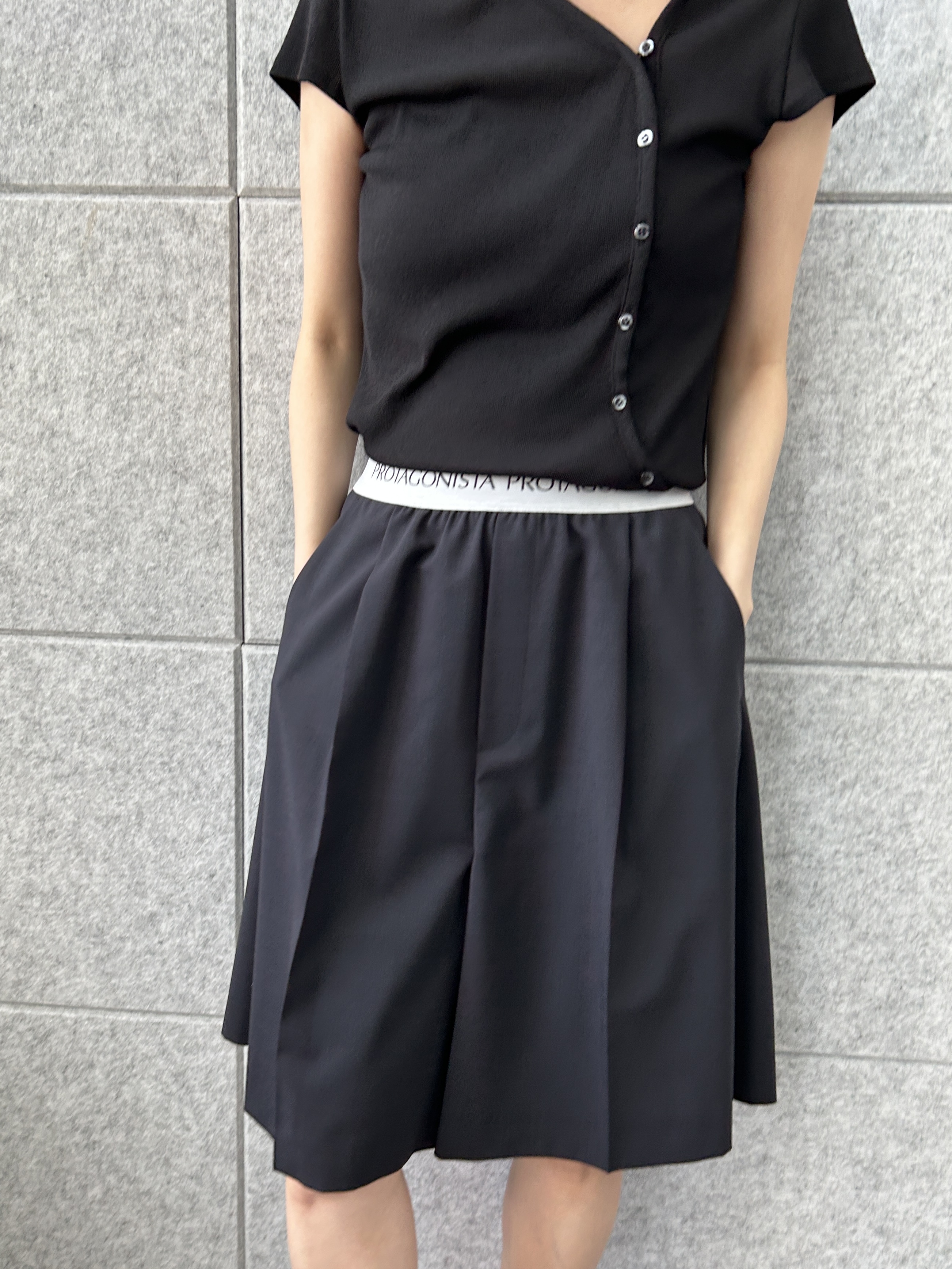 harunaさんの「CODE A｜soft button hood tee」を使ったコーディネート