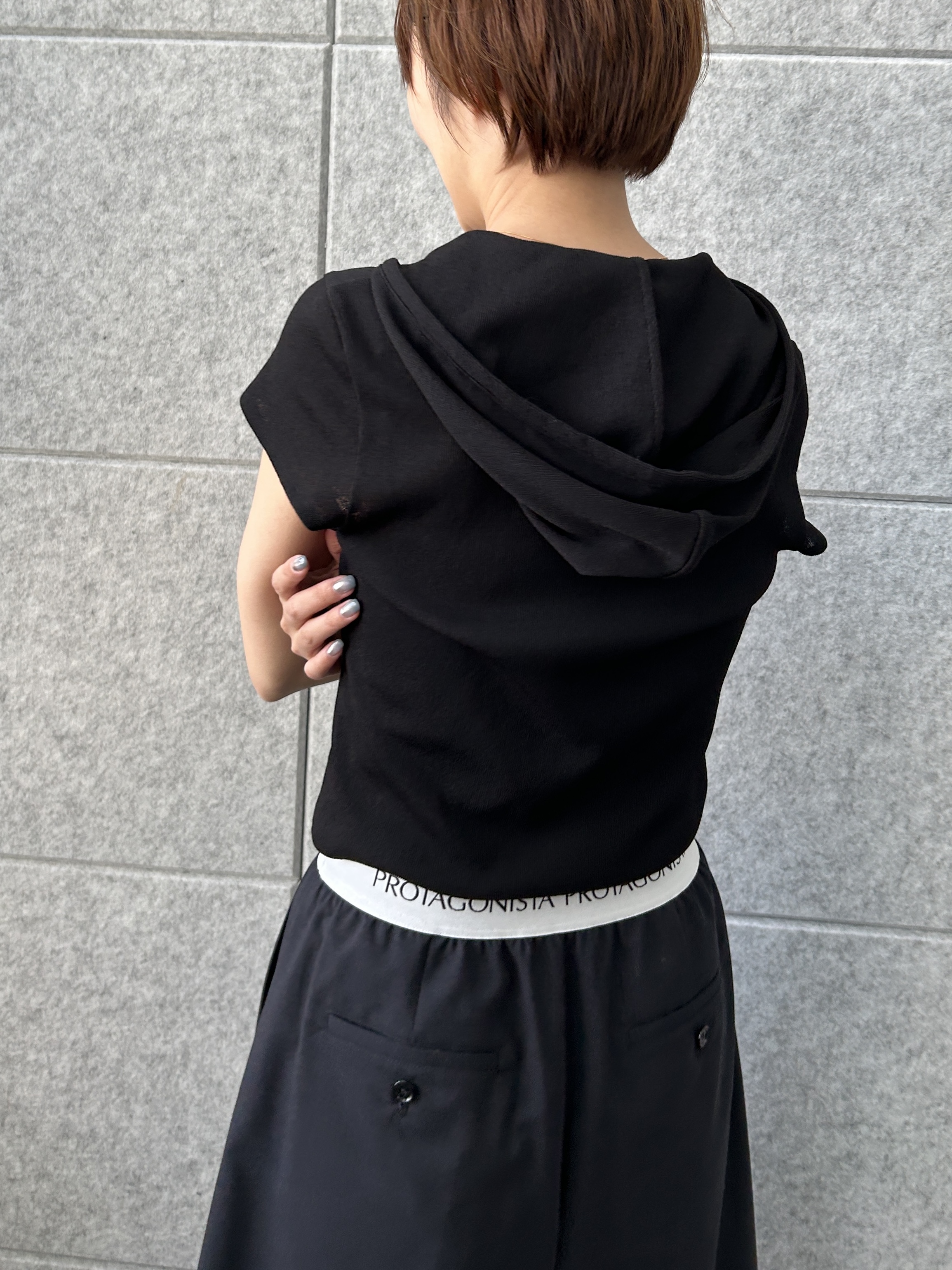 harunaさんの「CODE A｜soft button hood tee」を使ったコーディネート