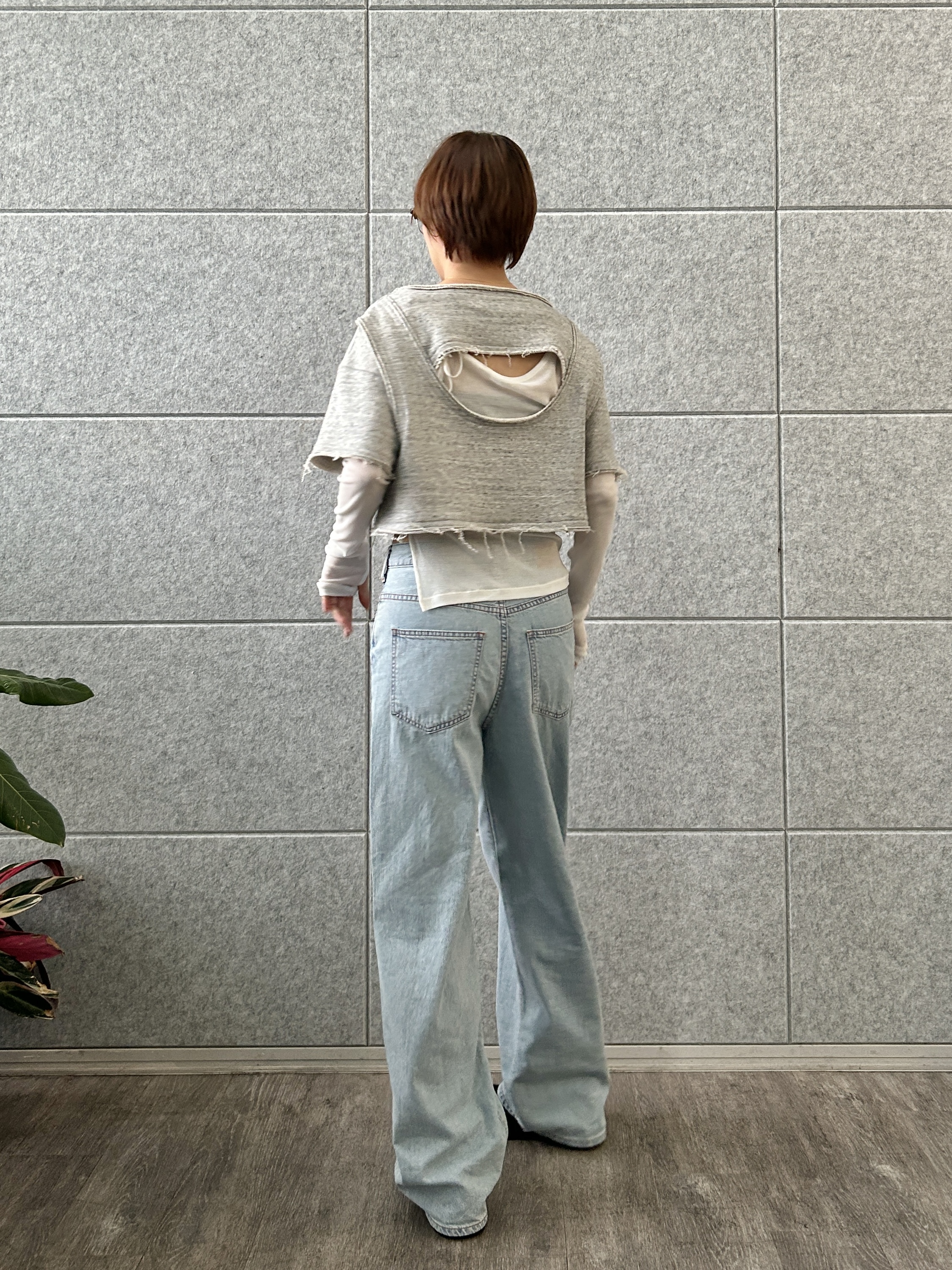 harunaさんの「CODE A｜back open half－sleeve sweat」を使ったコーディネート