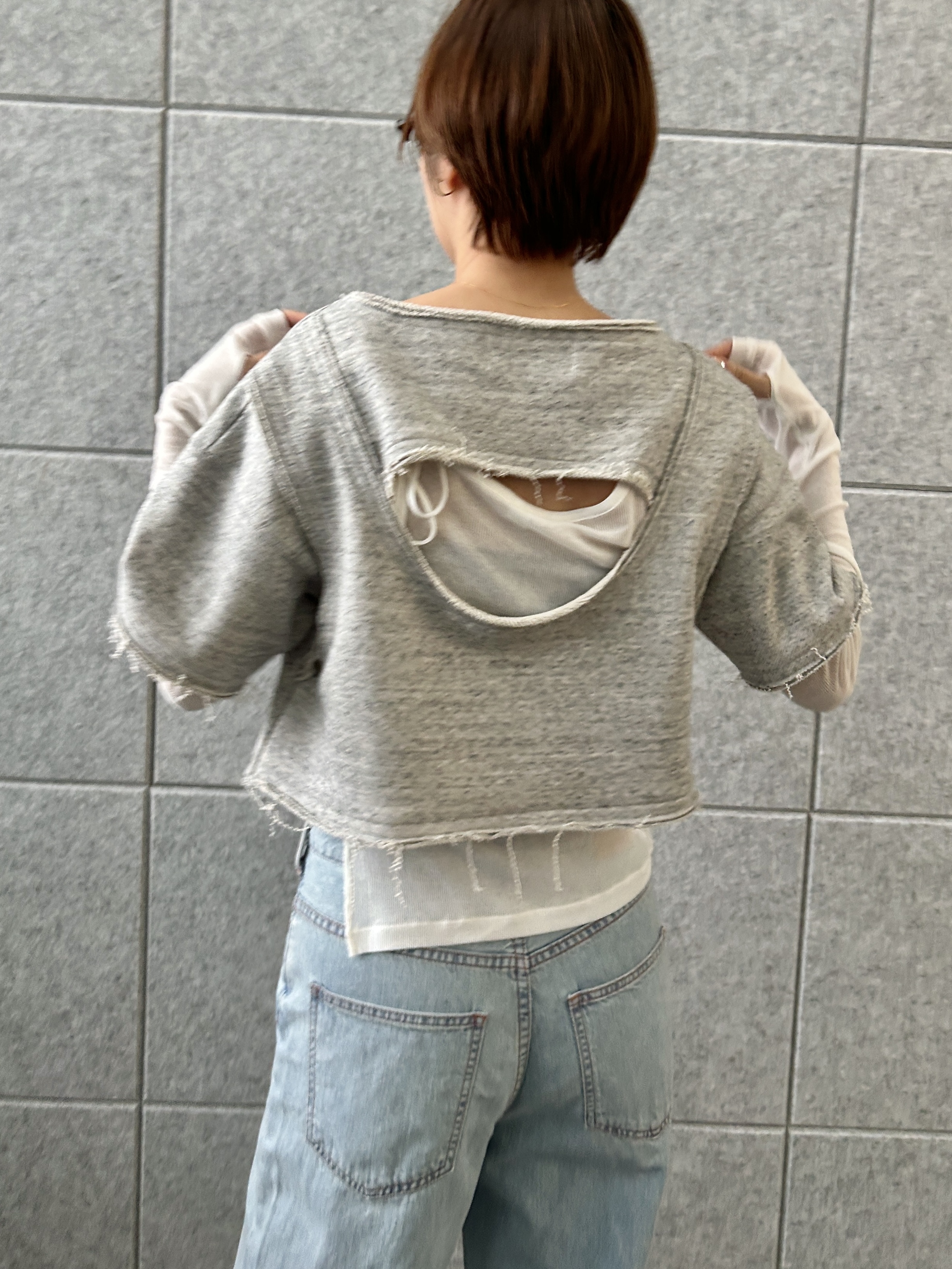 harunaさんの「CODE A｜back open half－sleeve sweat」を使ったコーディネート