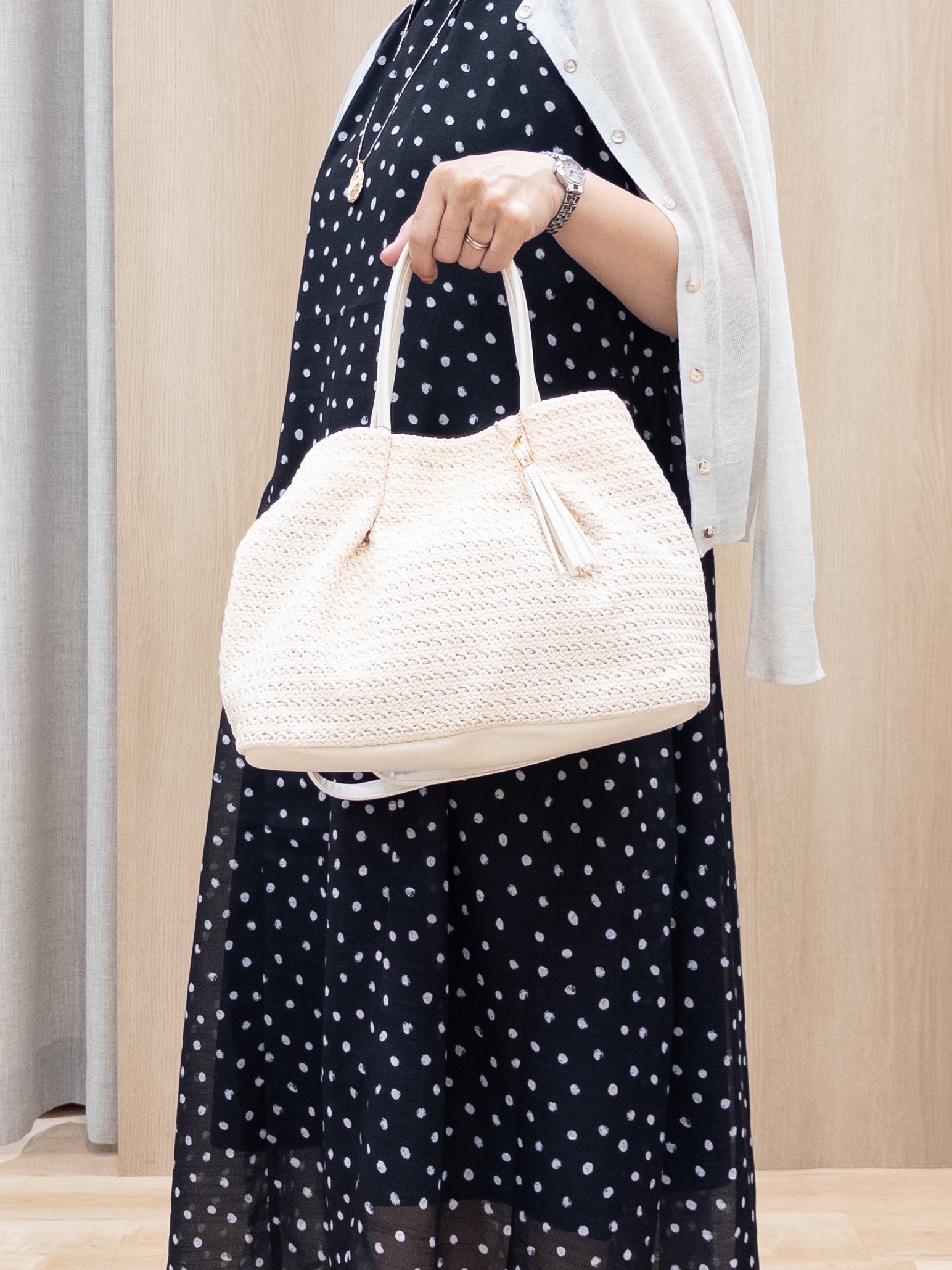 シュウコさんの「grove｜高評価！【洗える/名品】大人の透け感、シアーカーディガン」を使ったコーディネート