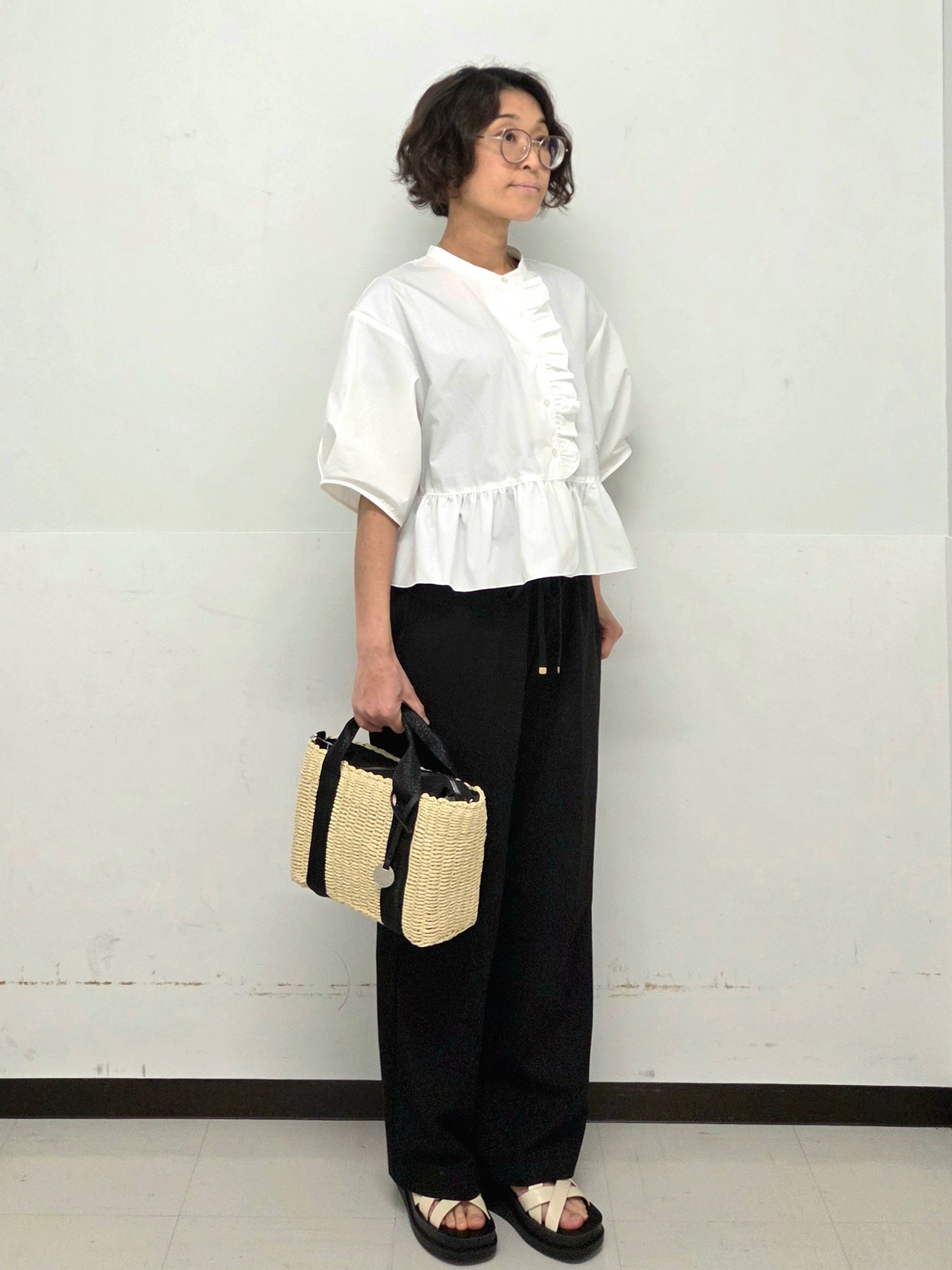 くまみさんの「OPAQUE.CLIP｜フリルペプラムシャツブラウス【洗濯機OK】」を使ったコーディネート
