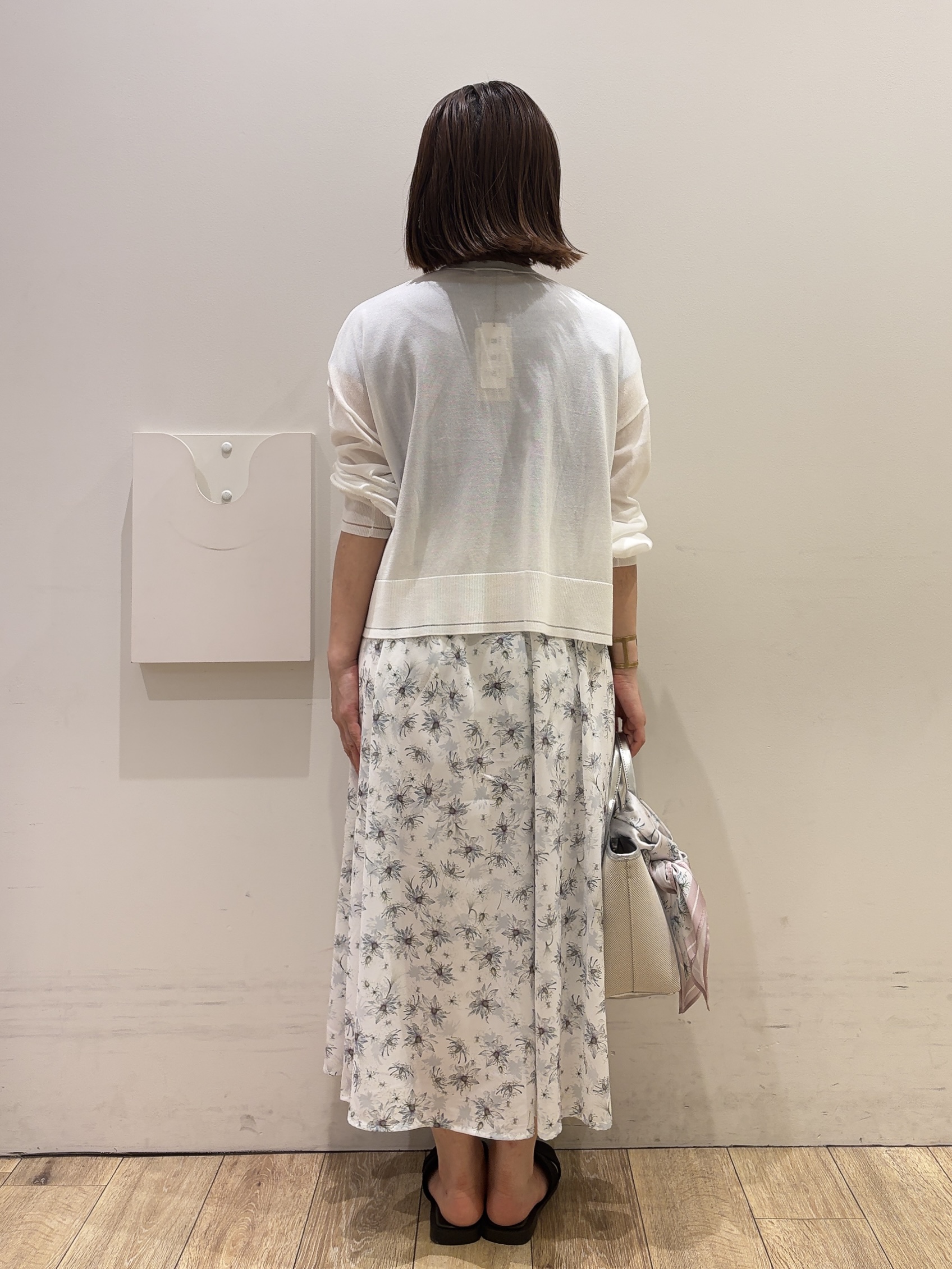 YUKOさんの「index｜◆【日比谷花壇コラボ】ニゲラ柄フレアスカート【防シワ／洗濯機OK】」を使ったコーディネート