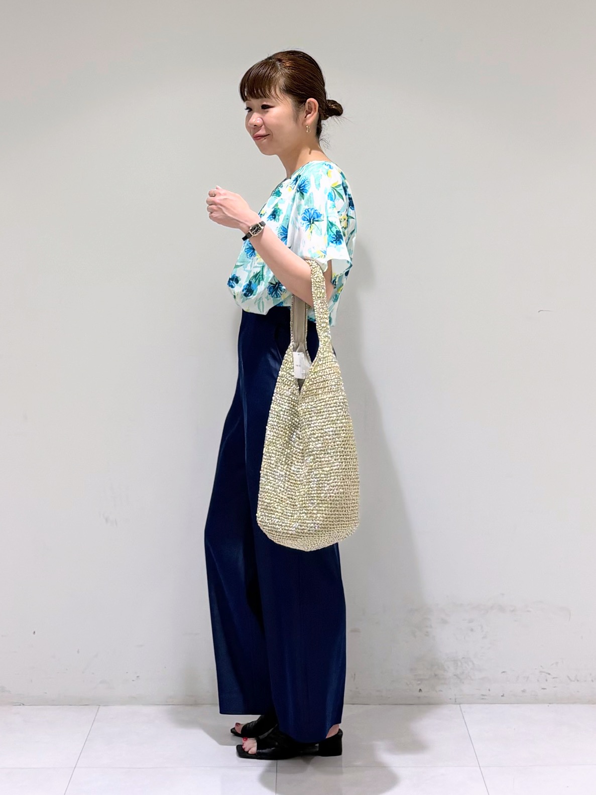 tsuyuさんの「INDIVI｜【洗える／SETUP可能】アートフラワープリントブラウス」を使ったコーディネート