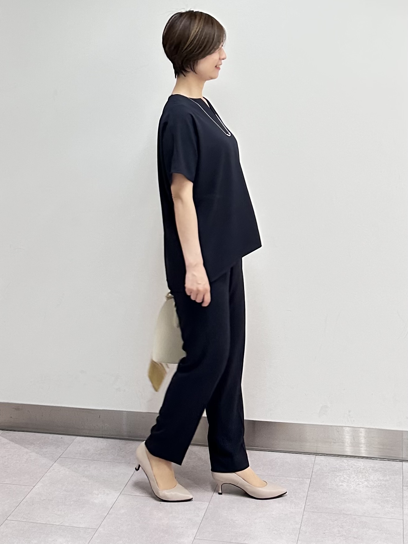 みなこさんの「UNTITLED｜【UV/接触冷感/セットアップ可】リラクシーキーVネックブラウス」を使ったコーディネート