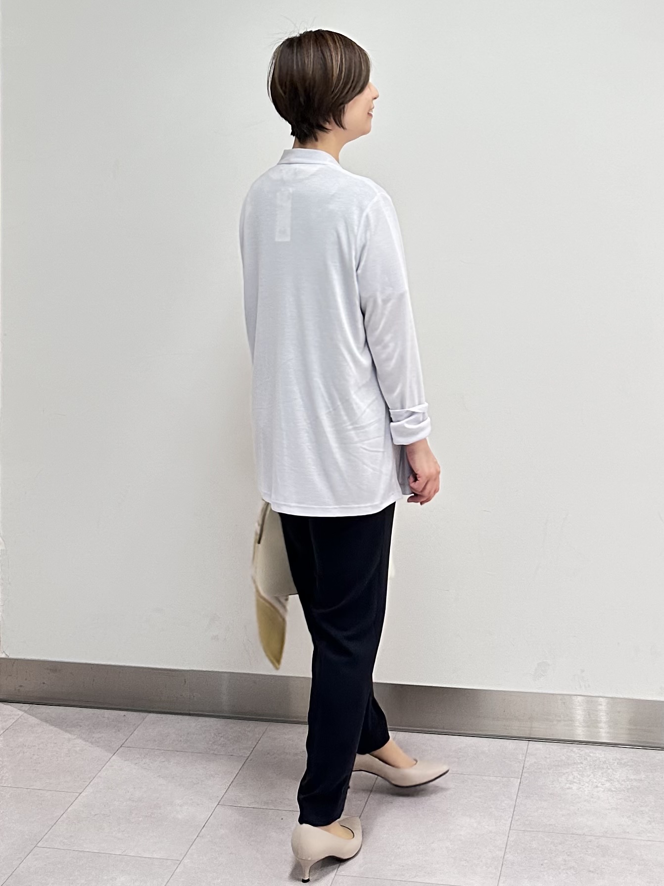 みなこさんの「UNTITLED｜【UV/接触冷感/セットアップ可】リラクシーキーVネックブラウス」を使ったコーディネート