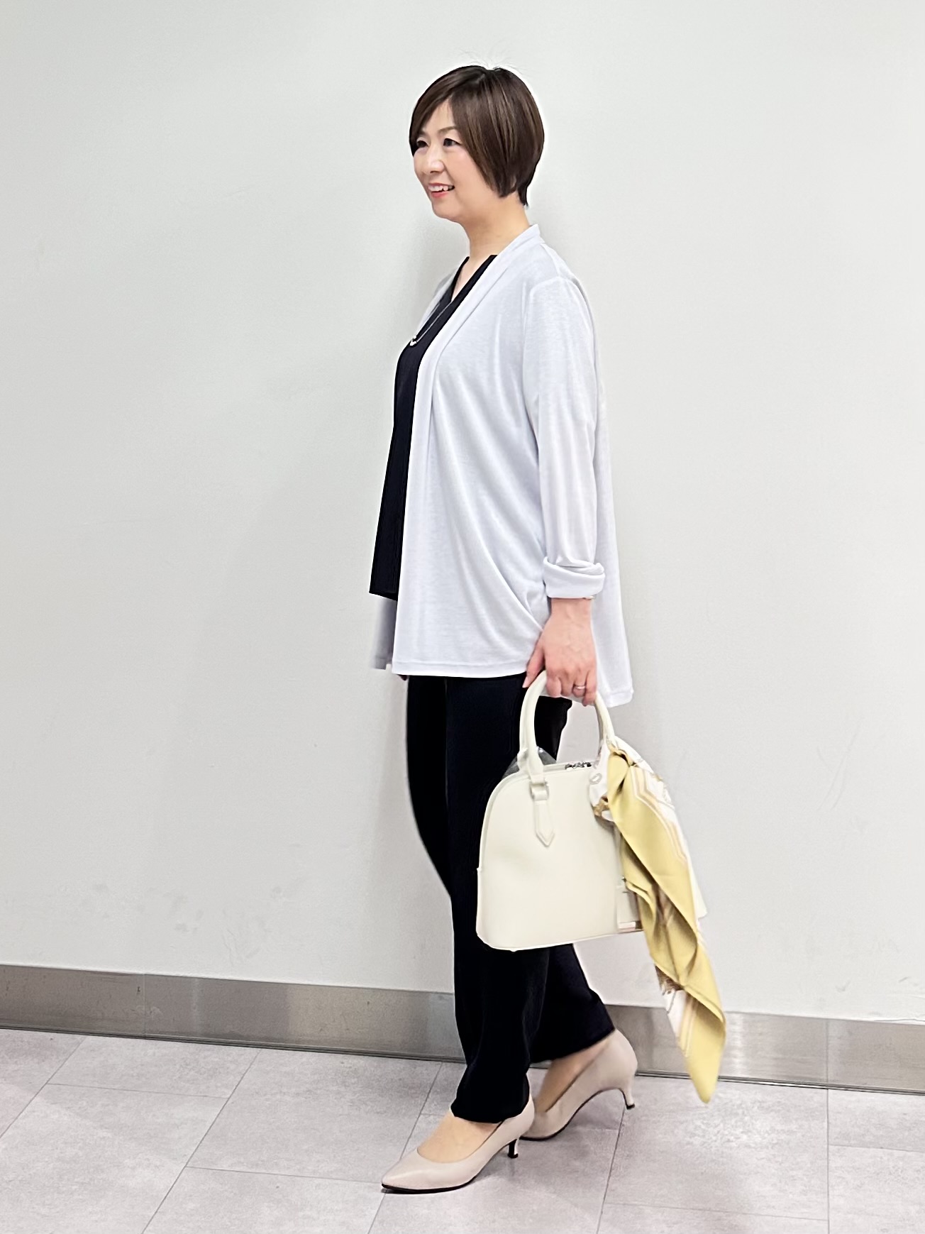 みなこさんの「UNTITLED｜【UV/接触冷感/セットアップ可】リラクシーキーVネックブラウス」を使ったコーディネート