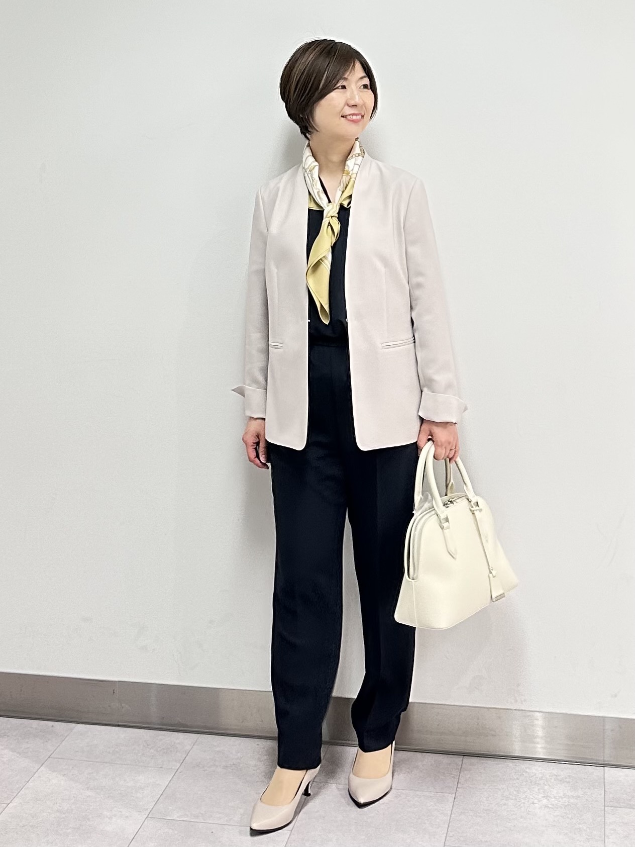 みなこさんの「UNTITLED｜【UV/接触冷感/セットアップ可】リラクシーキーVネックブラウス」を使ったコーディネート