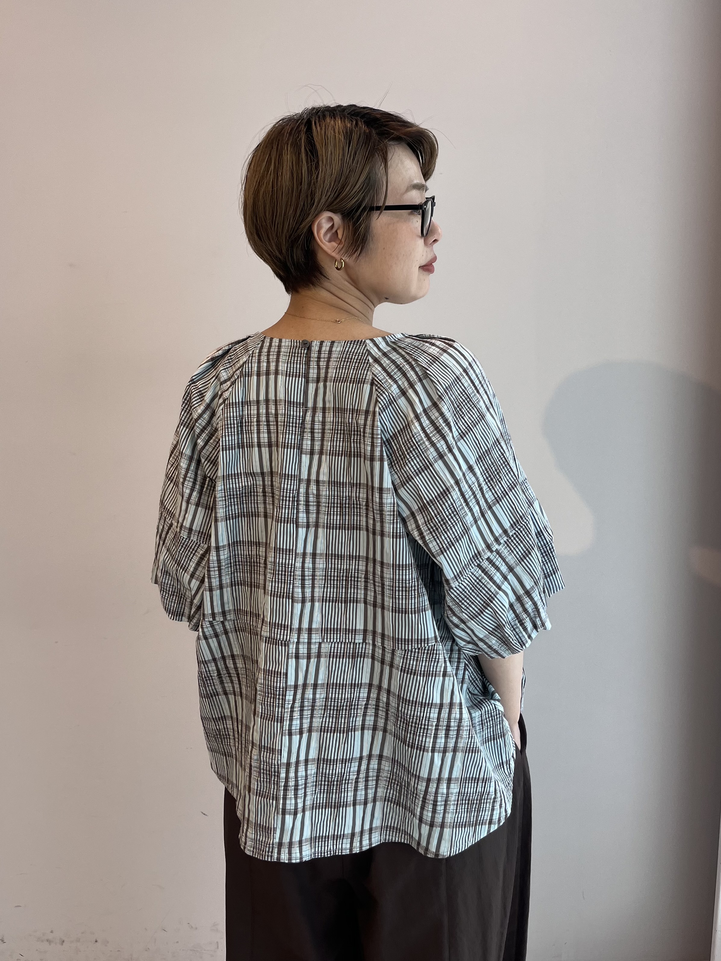 Mariko.Sさんの「OPAQUE.CLIP｜チェック柄ペプラムブラウス【洗濯機OK】」を使ったコーディネート