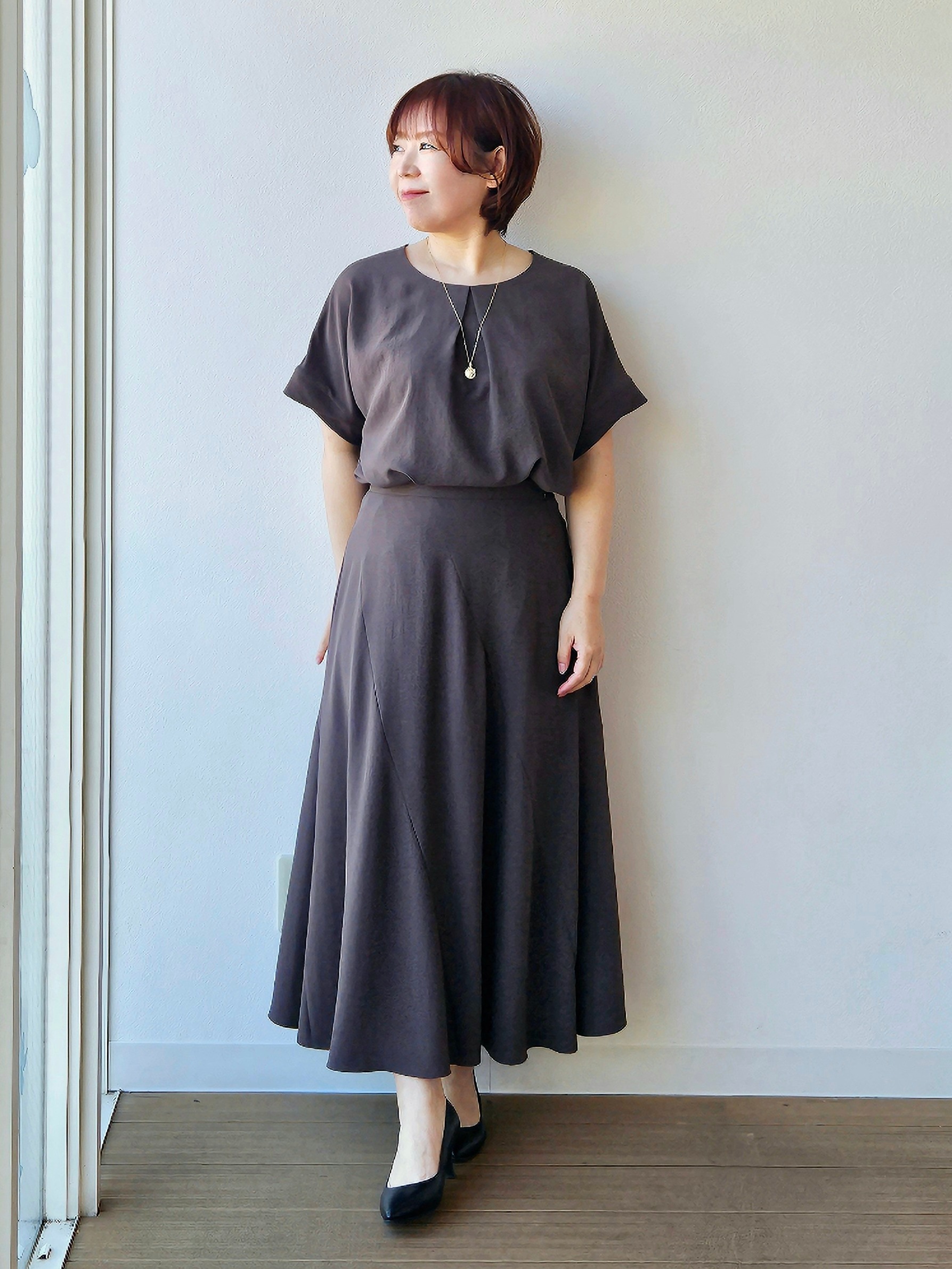 やじまさんの「UNTITLED｜【セットアップ可/UVカット/前後2WAY】リラクシーフレンチスリーブブラウス」を使ったコーディネート