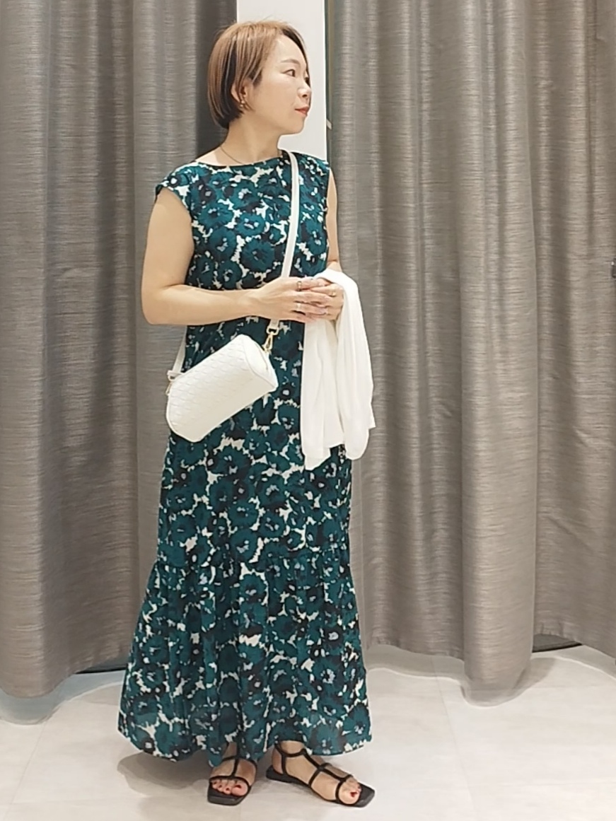 s u g iさんの「UNTITLED｜【花柄/着映え】フラワープリントワンピース」を使ったコーディネート