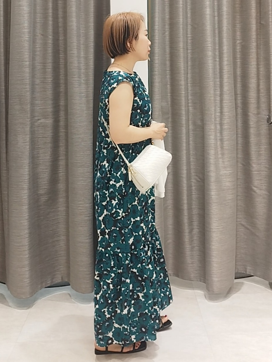 s u g iさんの「UNTITLED｜【花柄/着映え】フラワープリントワンピース」を使ったコーディネート