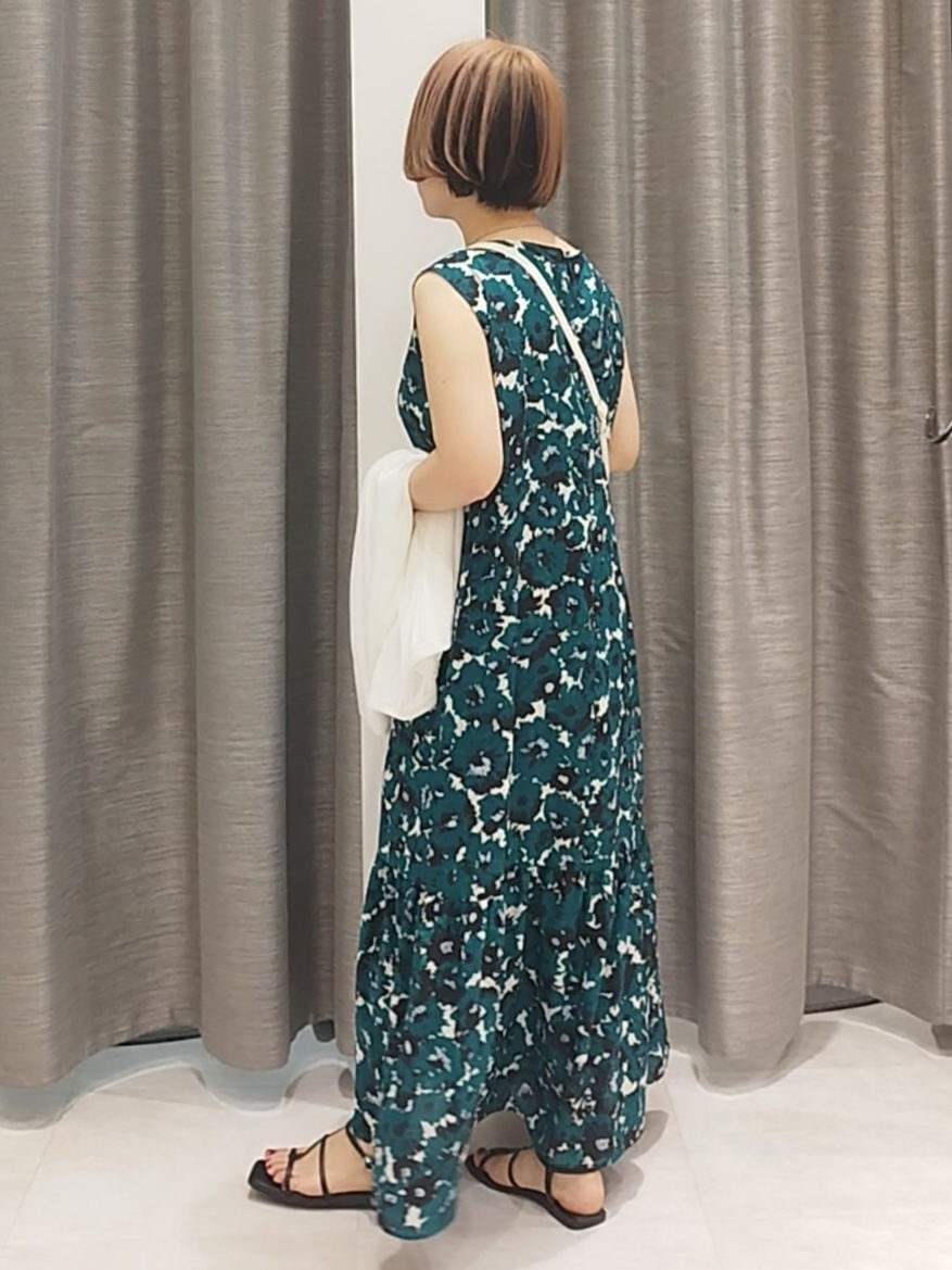 s u g iさんの「UNTITLED｜【花柄/着映え】フラワープリントワンピース」を使ったコーディネート
