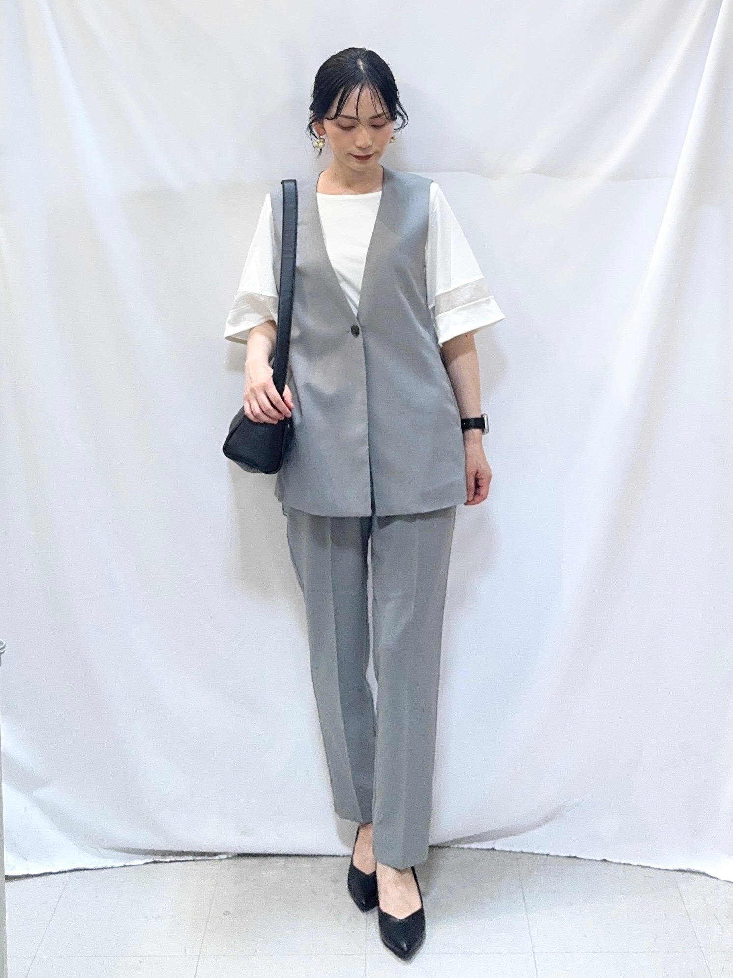 𝐇𝐢𝐫𝐨𝐦𝐢さんの「SHOO･LA･RUE｜【セットアップ可/洗濯後しわになりにくい/S-LL】シンプルで合わせやすい ノーカラージレ」を使ったコーディネート
