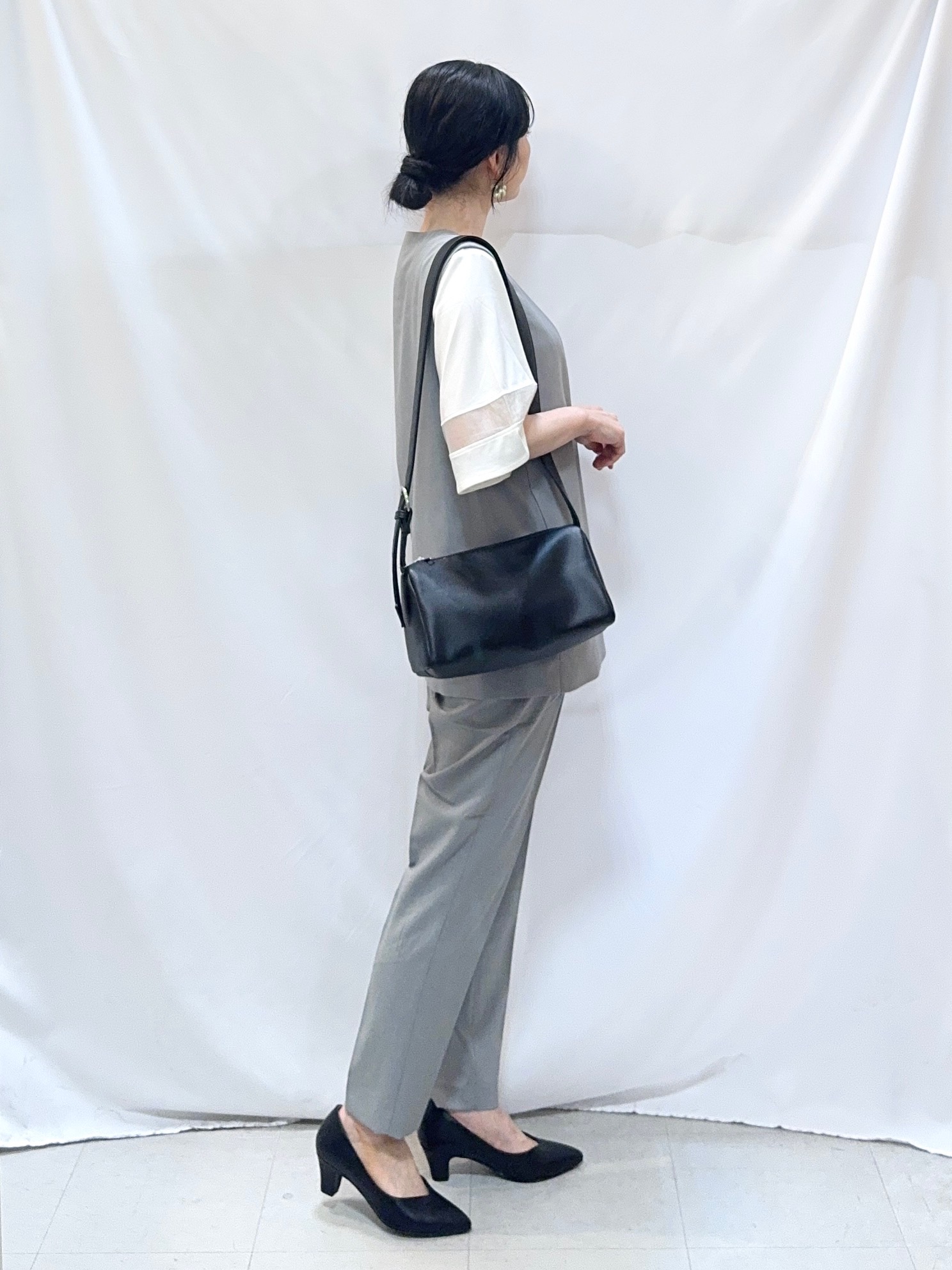 𝐇𝐢𝐫𝐨𝐦𝐢さんの「SHOO･LA･RUE｜【セットアップ可/洗濯後しわになりにくい/S-LL】シンプルで合わせやすい ノーカラージレ」を使ったコーディネート