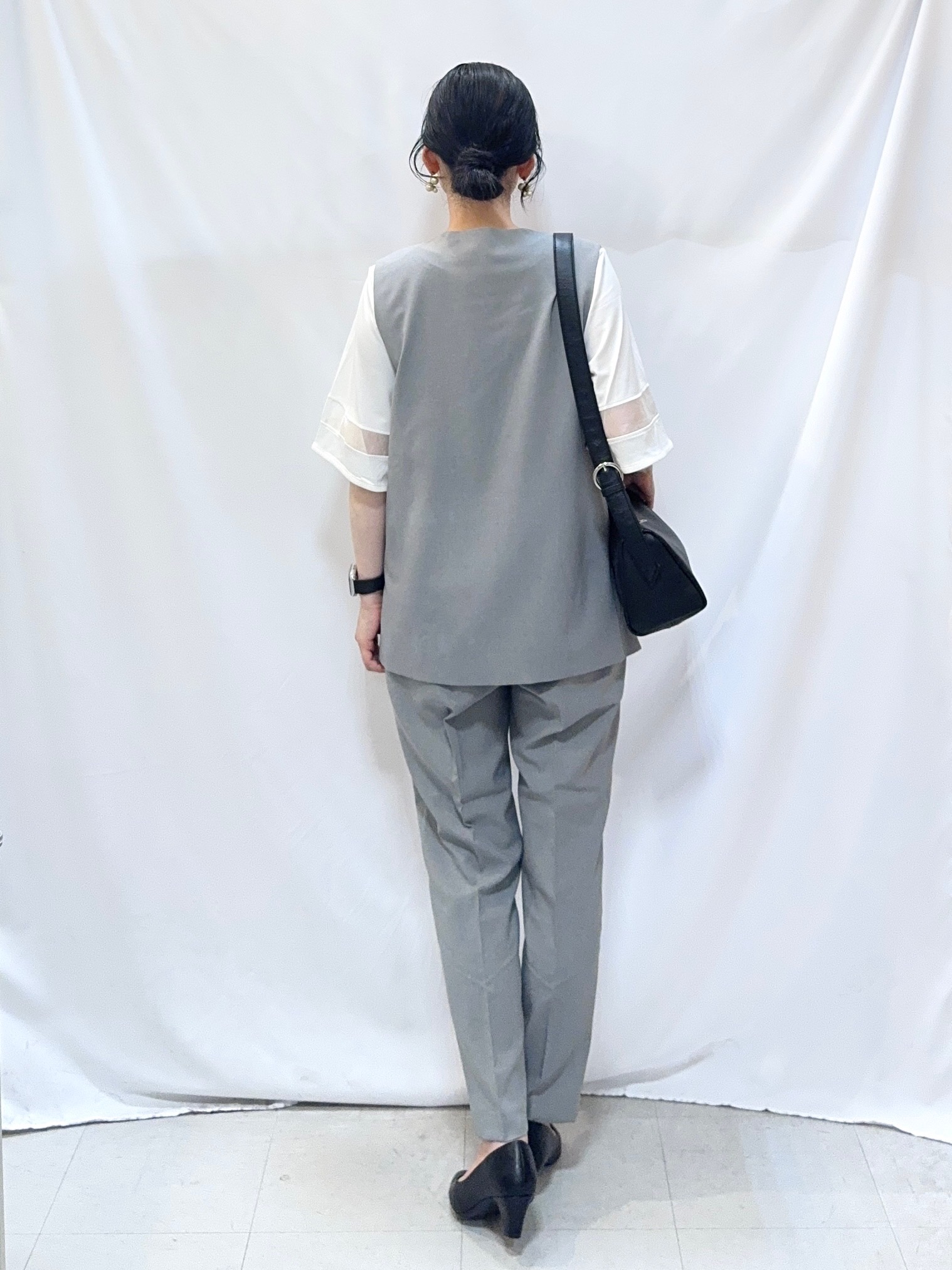 𝐇𝐢𝐫𝐨𝐦𝐢さんの「SHOO･LA･RUE｜【セットアップ可/洗濯後しわになりにくい/S-LL】シンプルで合わせやすい ノーカラージレ」を使ったコーディネート