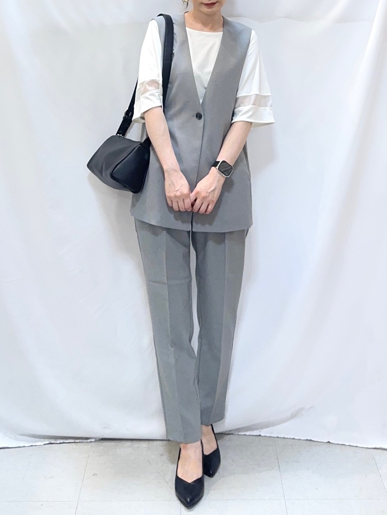 𝐇𝐢𝐫𝐨𝐦𝐢さんの「SHOO･LA･RUE｜【セットアップ可/洗濯後しわになりにくい/S-LL】シンプルで合わせやすい ノーカラージレ」を使ったコーディネート