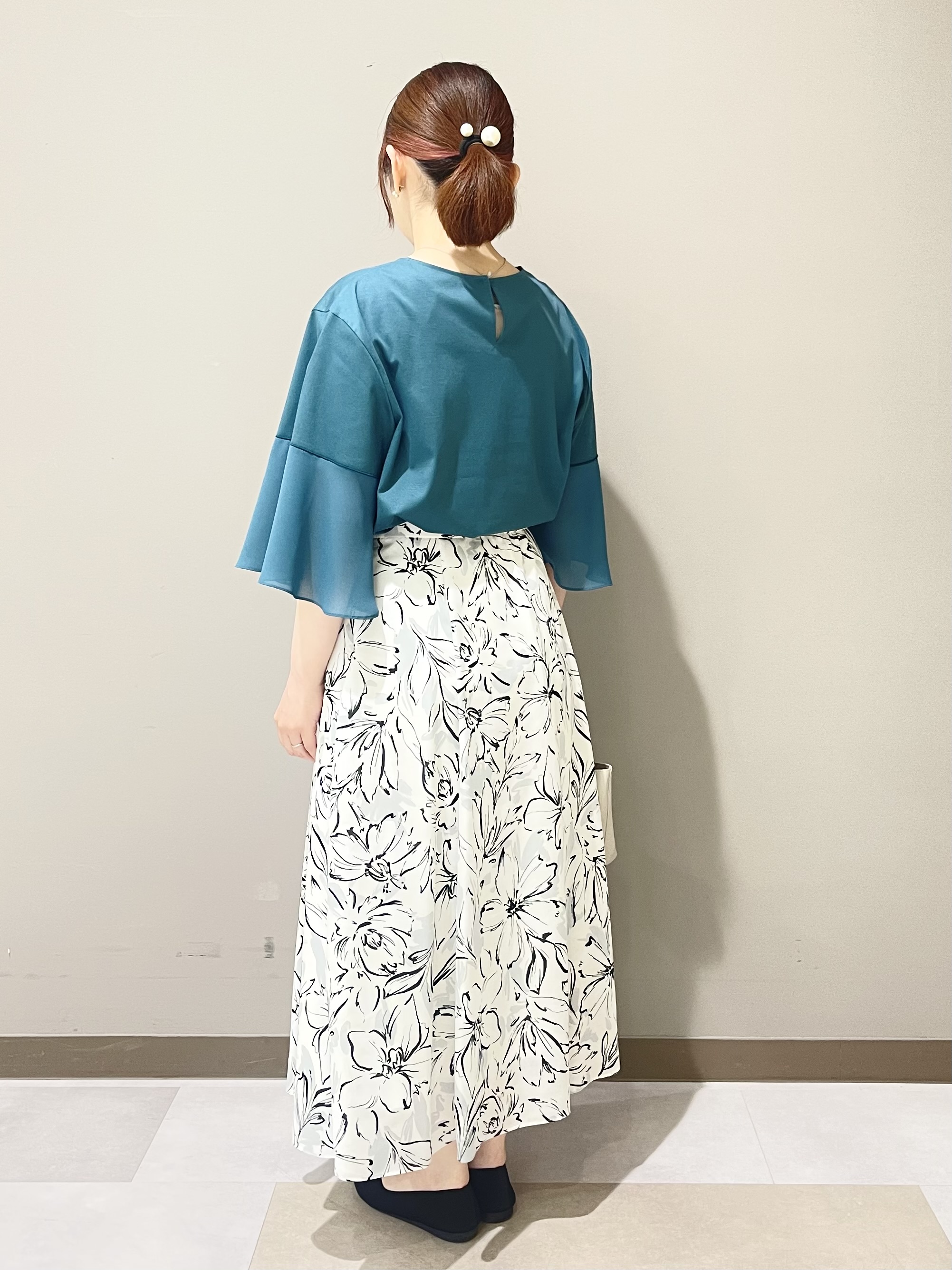 Tomoさんの「UNTITLED｜【洗える/華奢見え】袖シアープルオーバー」を使ったコーディネート