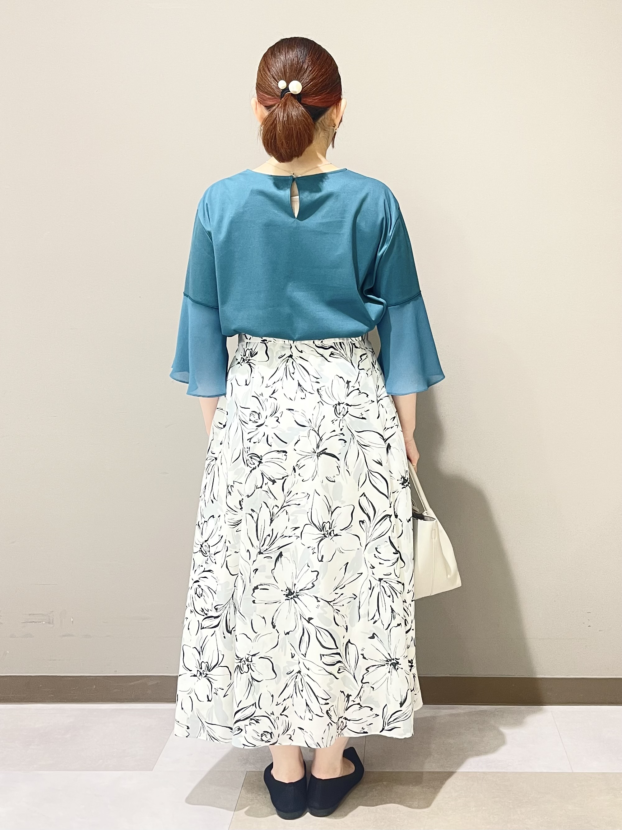 Tomoさんの「UNTITLED｜【洗える/華奢見え】袖シアープルオーバー」を使ったコーディネート