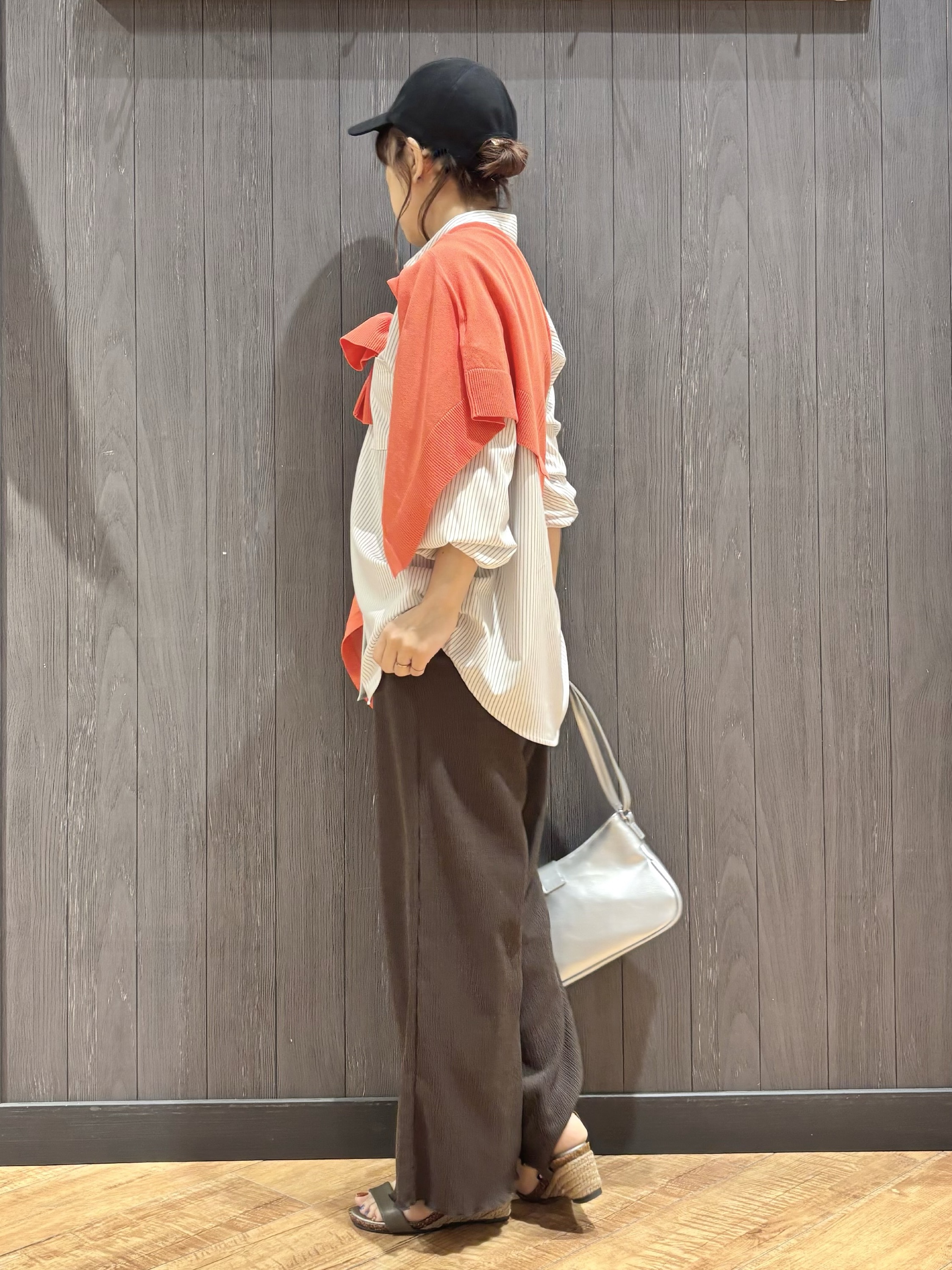 meiさんの「SHOO･LA･RUE｜【UV/吸水速乾/洗濯後しわになりにくい】ラッシュガードにもなる ストライプシャツ」を使ったコーディネート