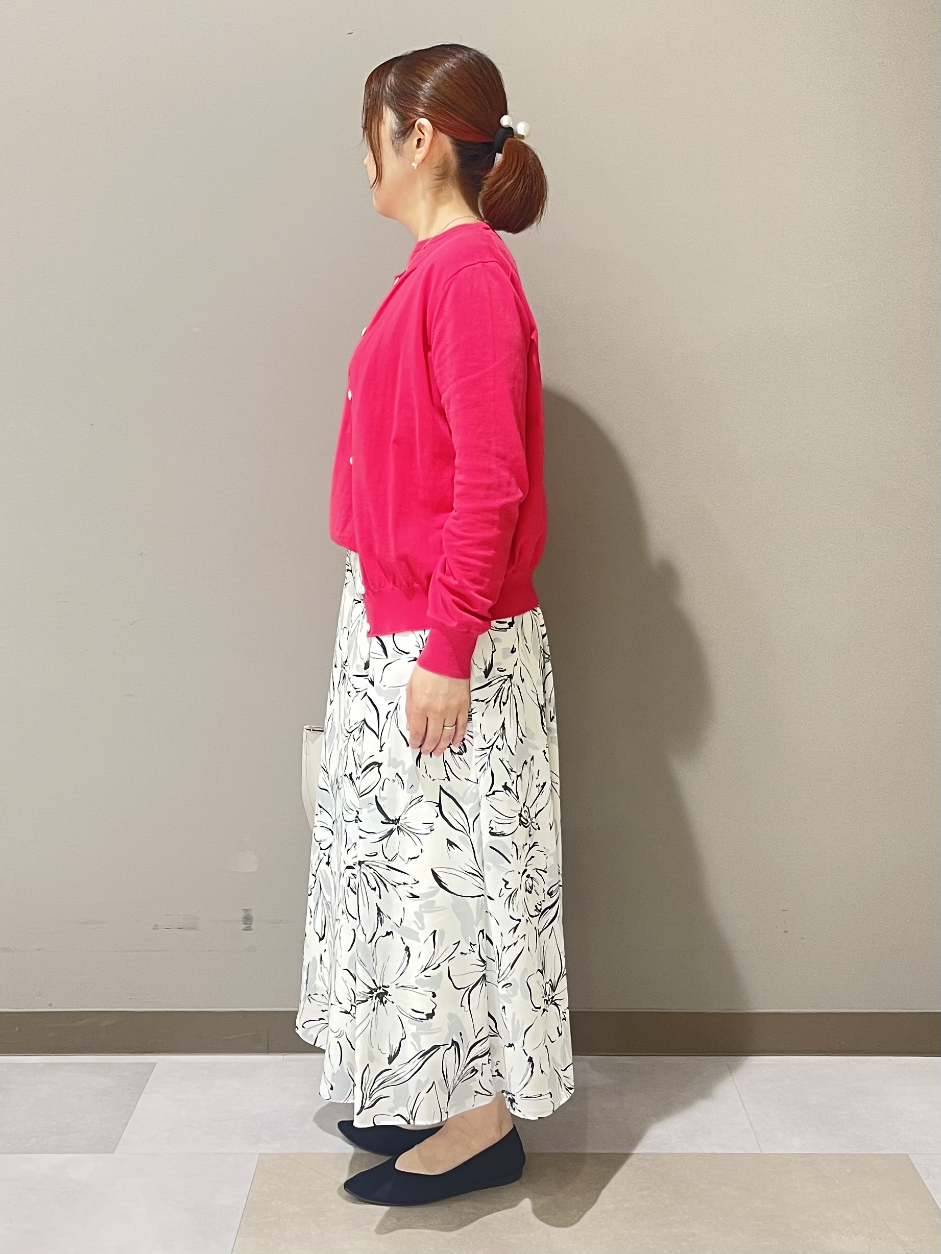 Tomoさんの「UNTITLED｜◆【9色展開/アンサンブル可】コットンクルーネックカーディガン」を使ったコーディネート
