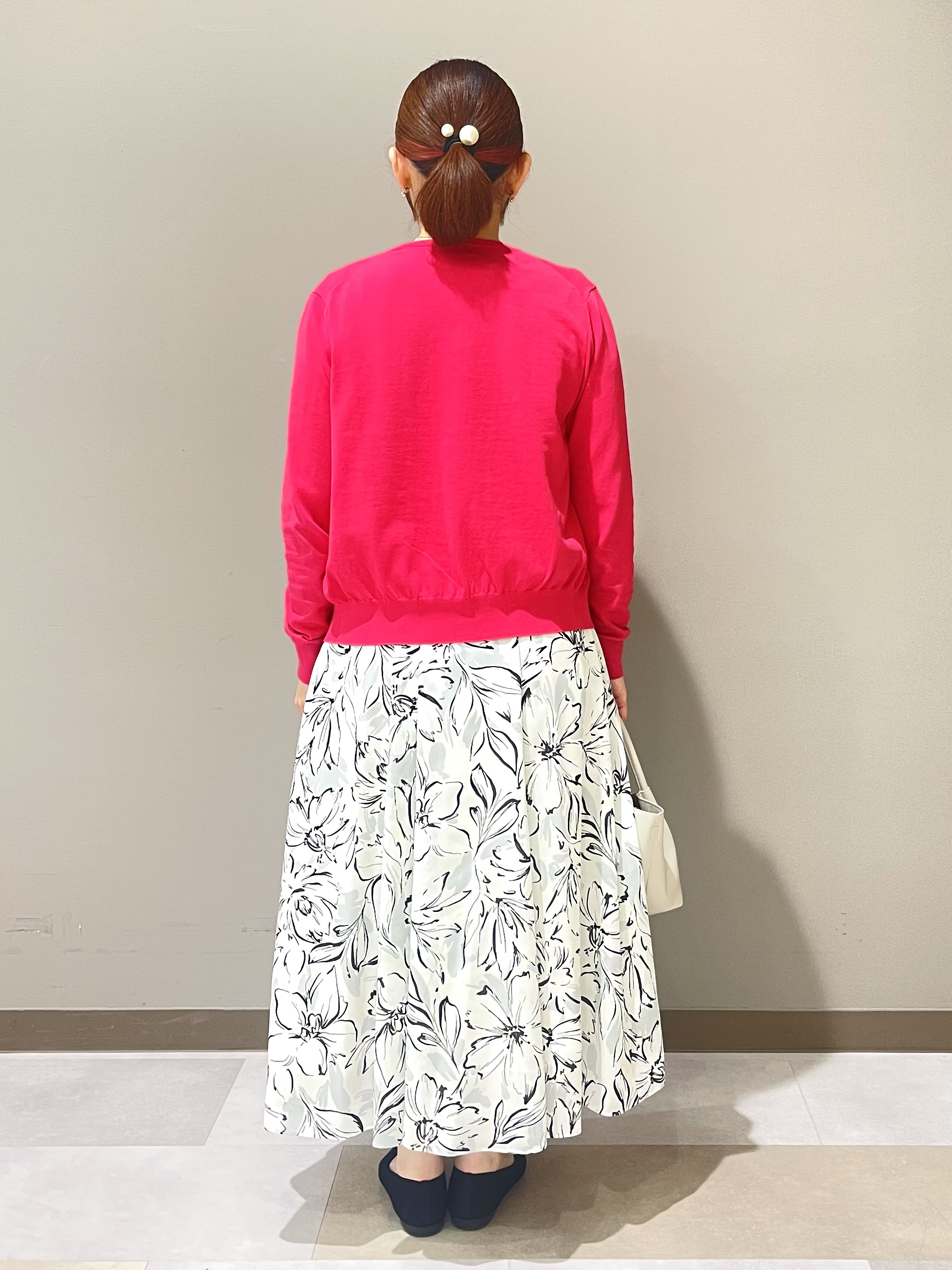 Tomoさんの「UNTITLED｜◆【9色展開/アンサンブル可】コットンクルーネックカーディガン」を使ったコーディネート